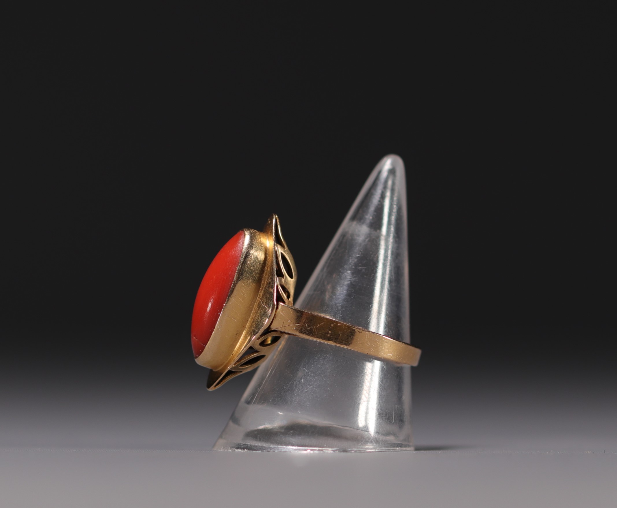 Ring in 18K yellow gold and red coral, total weight 5.5gr. - Image 2 of 3
