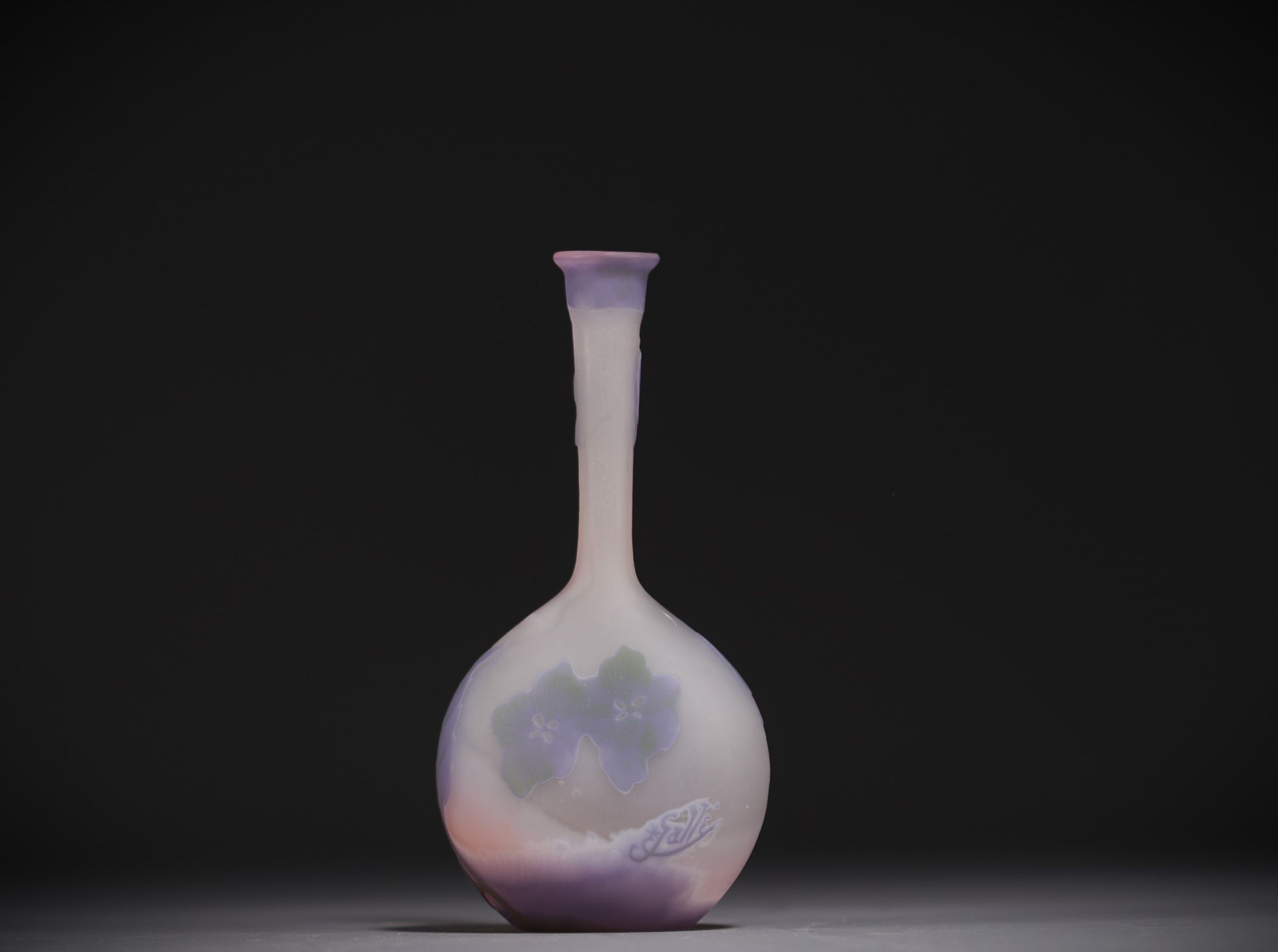 Etablissements Emile GALLE (1846-1904) Acid-etched multi-layered glass soliflore vase decorated with - Bild 3 aus 3