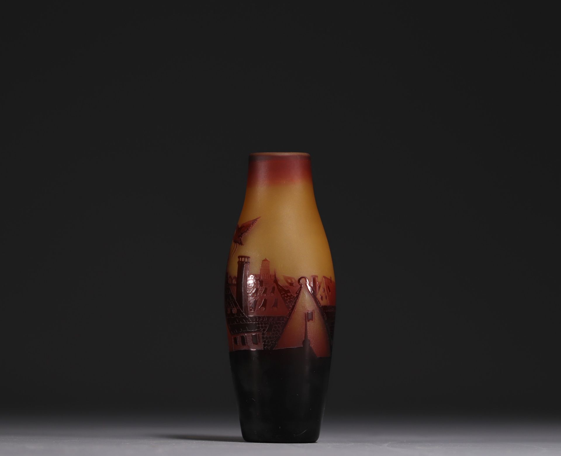 D'ARGENTAL - A rare acid-etched multi-layered glass vase with Alsatian stork decoration, signed. - Bild 4 aus 5
