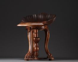 Venetian "Grotto" pianist's or harpist's chair in carved walnut representing a shell on a tripod bas