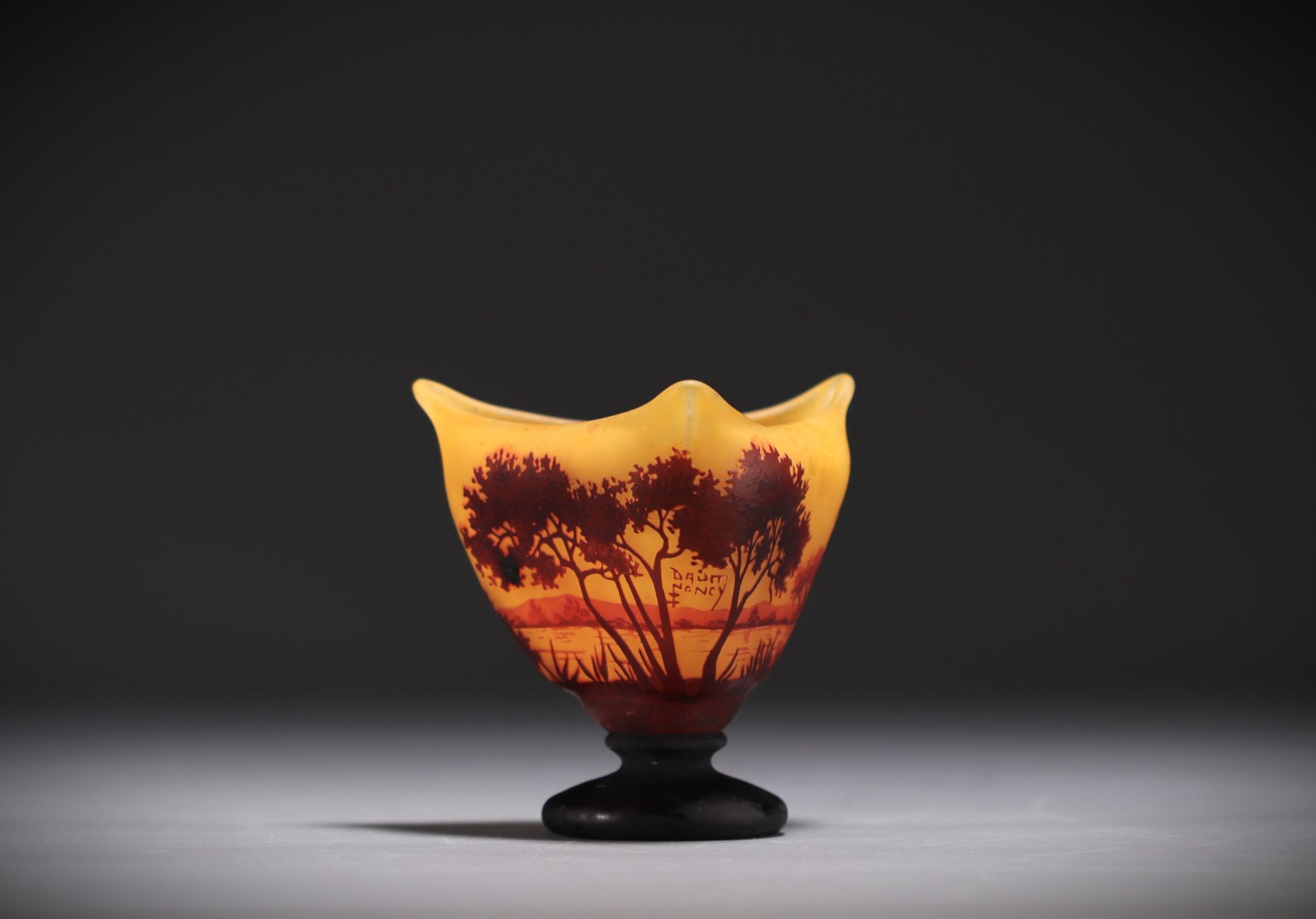 DAUM Nancy - Three-lobed vase on pedestal in orange multi-layered glass with landscape design, signe