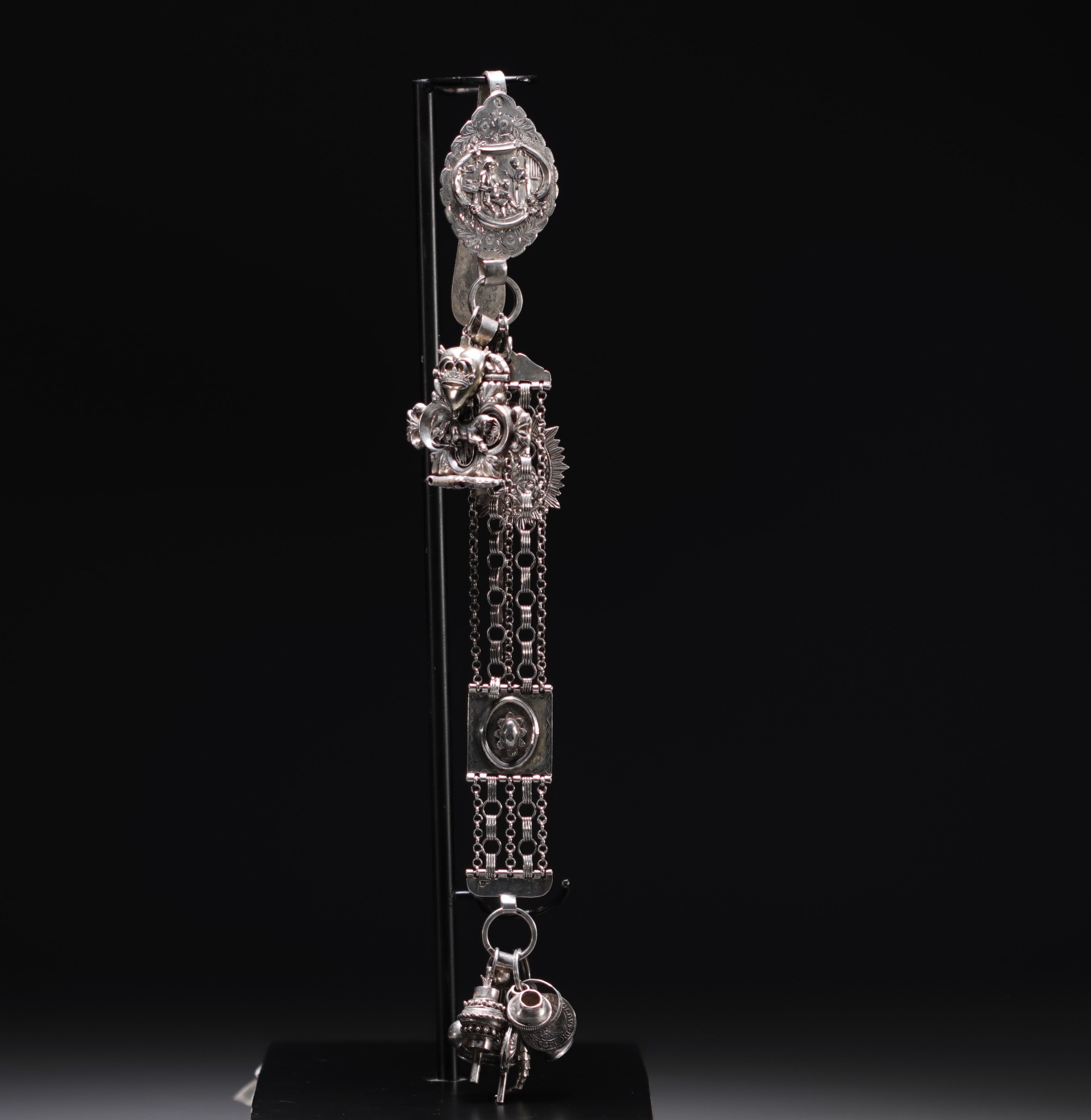 Magnificent large silver chatelaine decorated with various charms, Dutch hallmarks and others. - Image 5 of 5