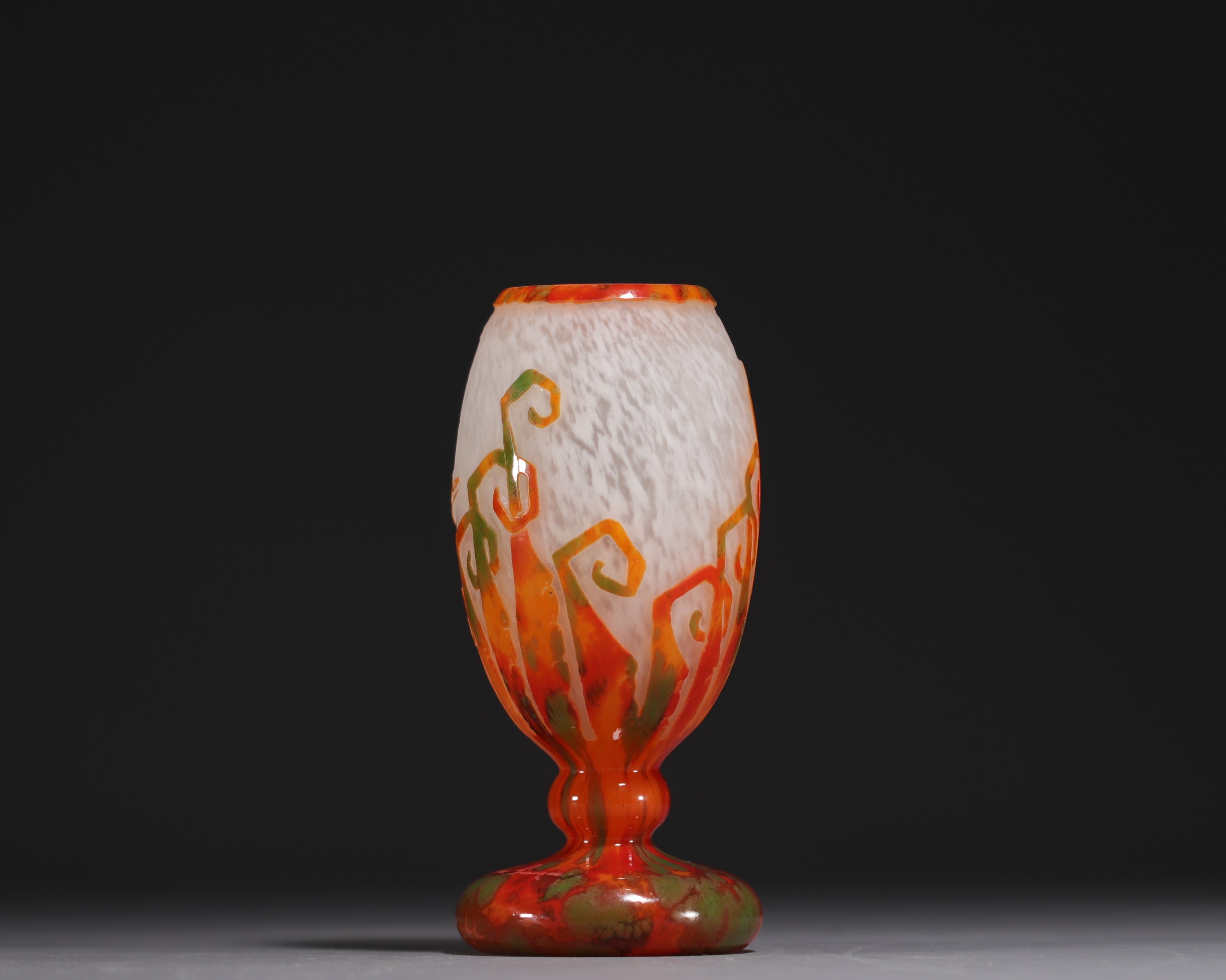 CHARDER - Acid-etched multi-layered glass vase decorated with ferns, signed in the decoration. - Image 2 of 4