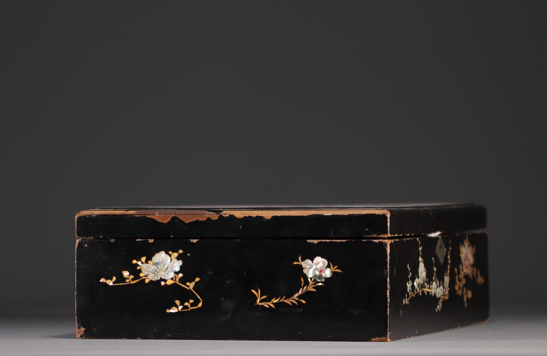 Japan - Nagasaki lacquer and marquetry Masonic chest, Edo, 19th century. - Image 4 of 5