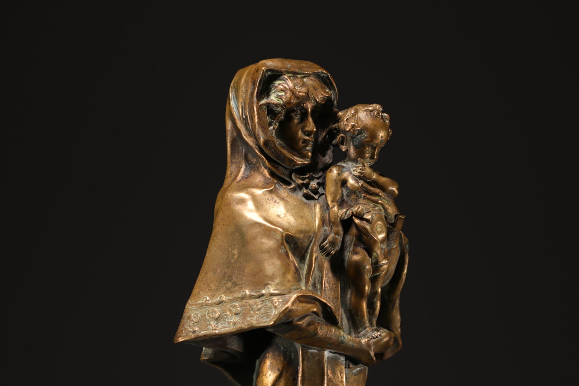 Francois Alphonse PIQUEMAL (1869-1911) "Virgin and Child" Art Nouveau bronze with golden patina, cir - Bild 5 aus 5