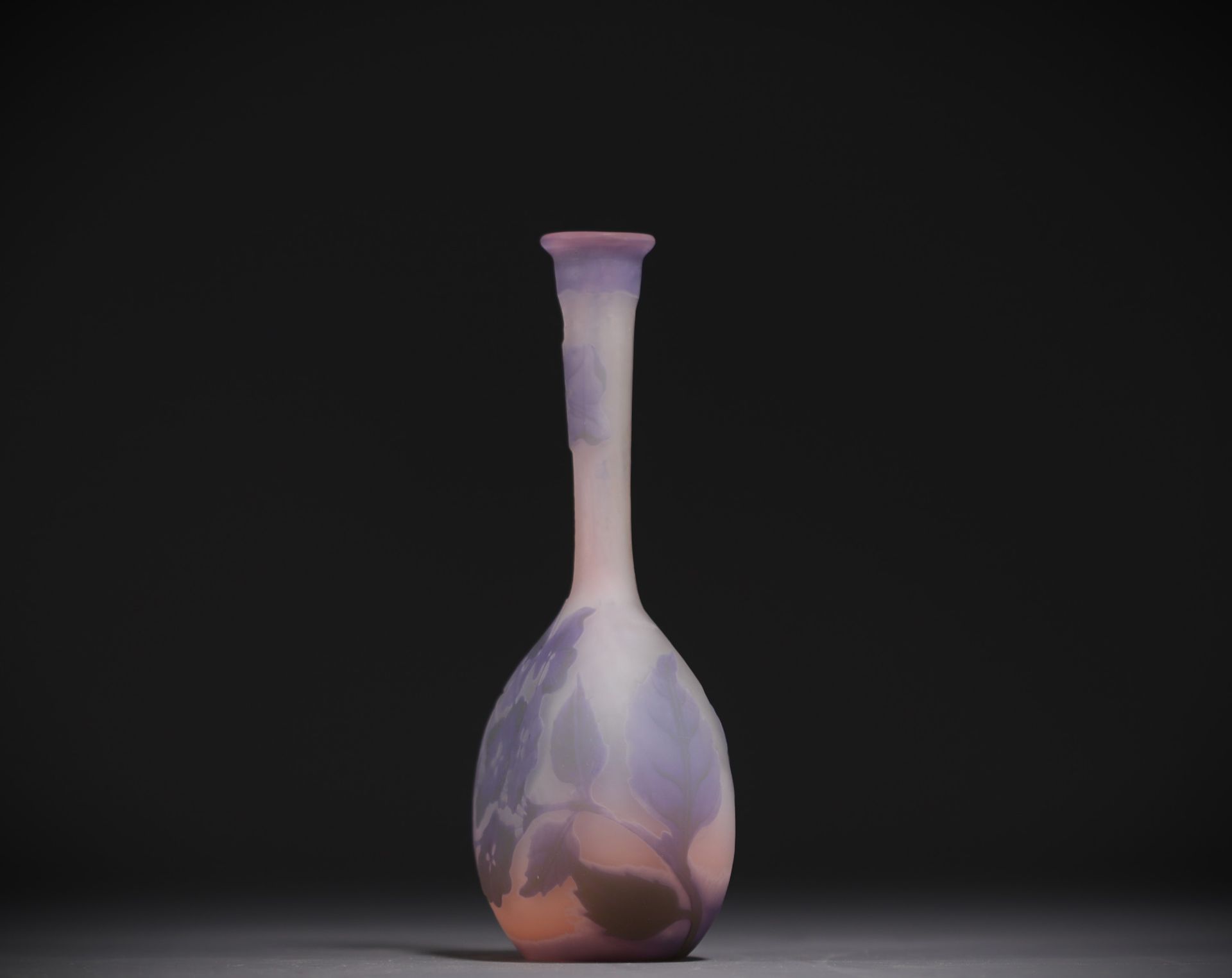 Etablissements Emile GALLE (1846-1904) Acid-etched multi-layered glass soliflore vase decorated with - Bild 2 aus 3