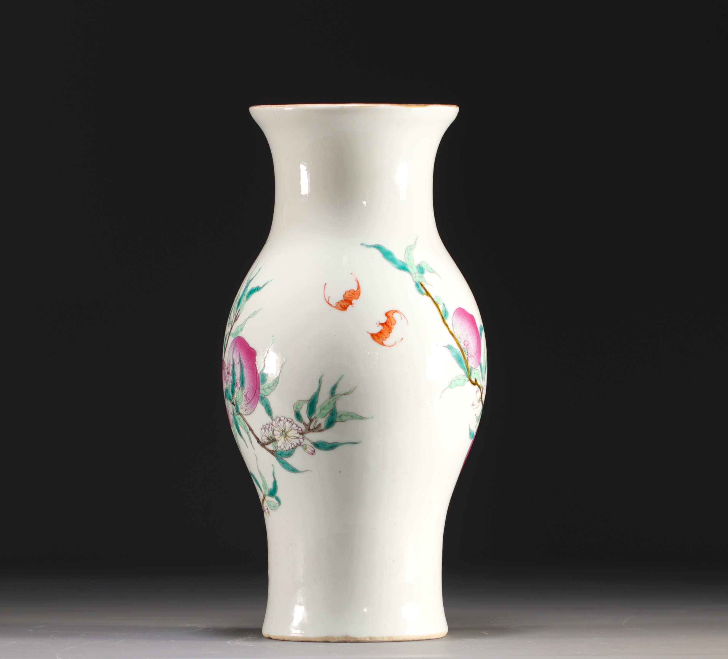 China - Porcelain vase with nine peaches design, famille rose, Qing period. - Image 2 of 7