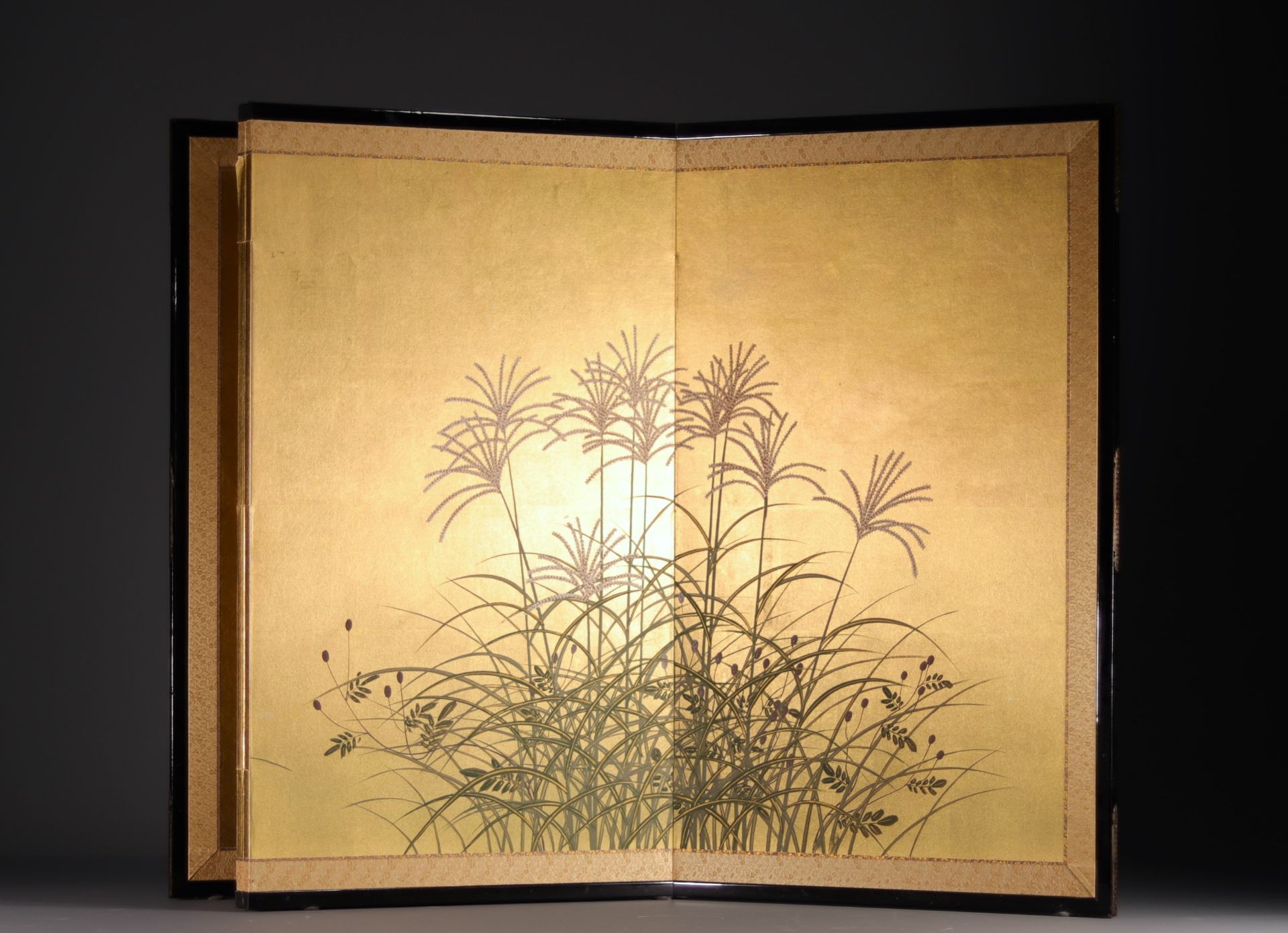 Japan - Gilt-leaf screen with floral decoration. - Image 3 of 5