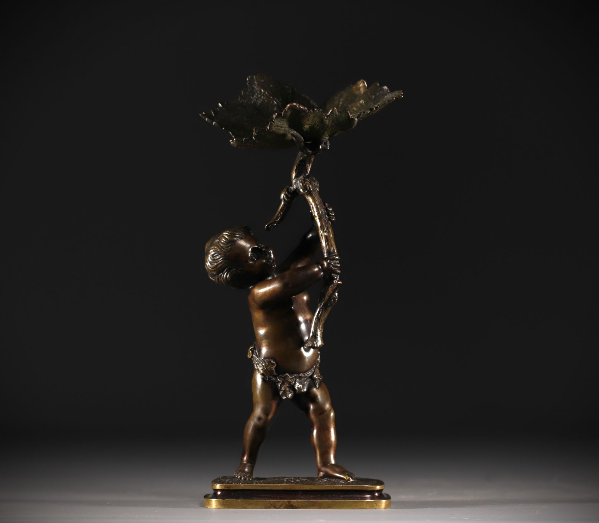 "Putti a la feuille de vigne" Bronze sculpture signed Clodion. - Image 4 of 4