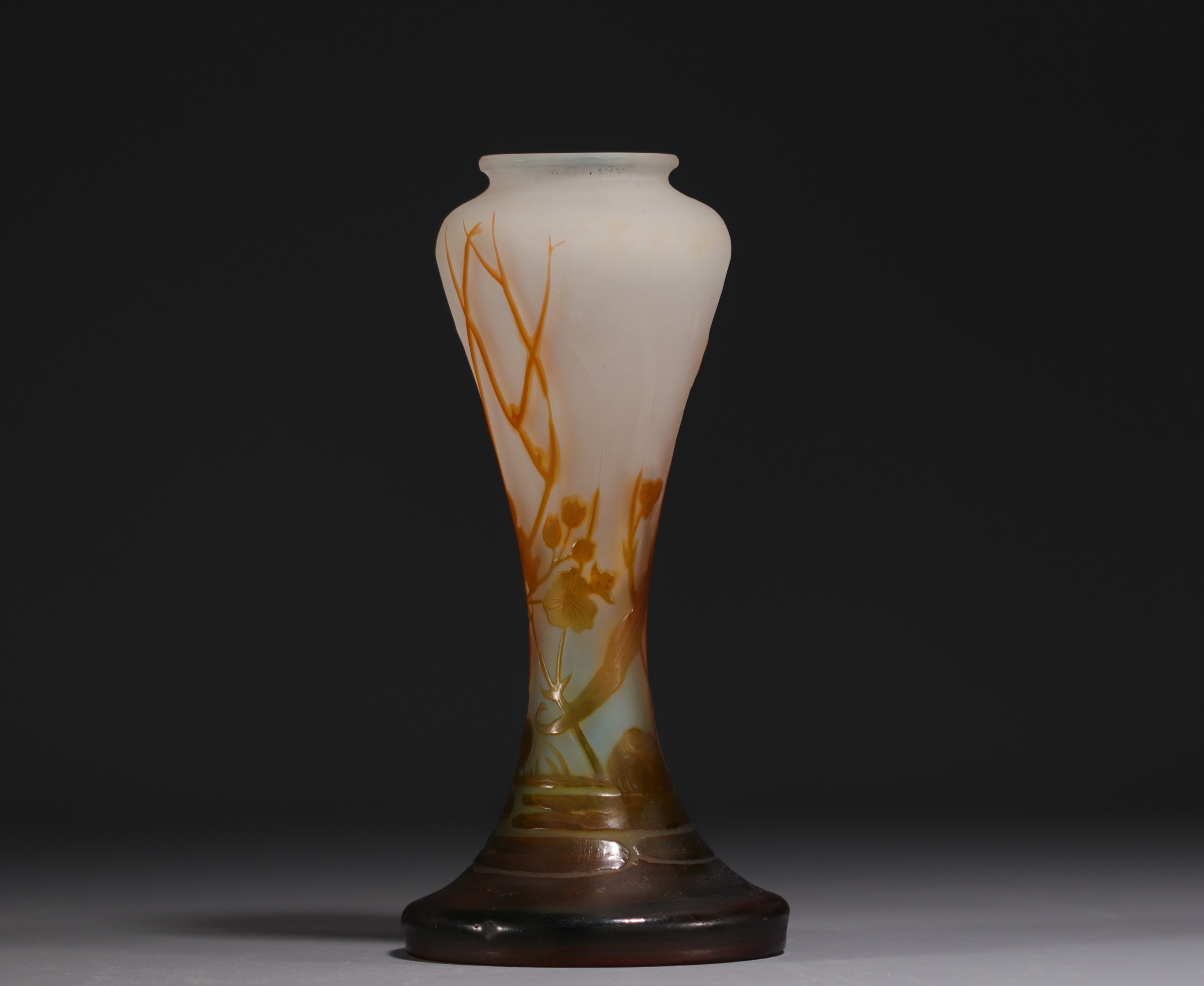 Emile GALLE (1846-1904) Acid-etched multi-layered glass vase decorated with water lilies and aquatic - Image 3 of 5