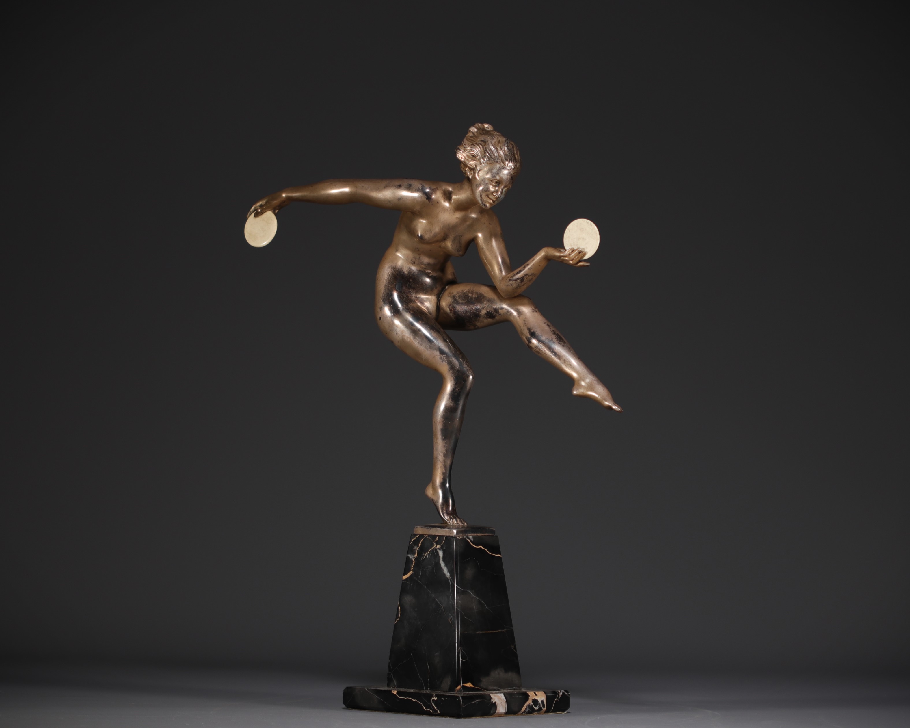 Marcel DERENNE (1886-1948) for Max Le Verrier - "Danseuse aux disques", an imposing sculpture in sil