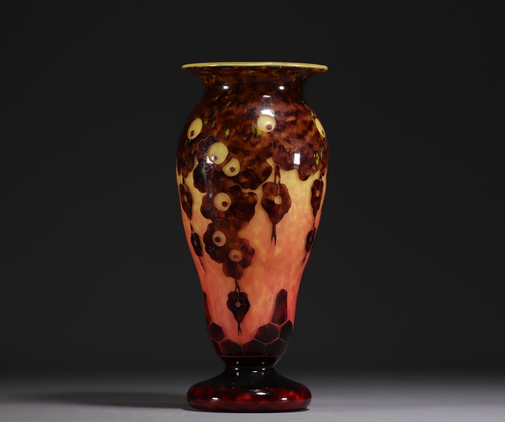 Le Verre Francais - Acid-etched multi-layered glass vase with oak decor, signed on the base. - Image 2 of 4