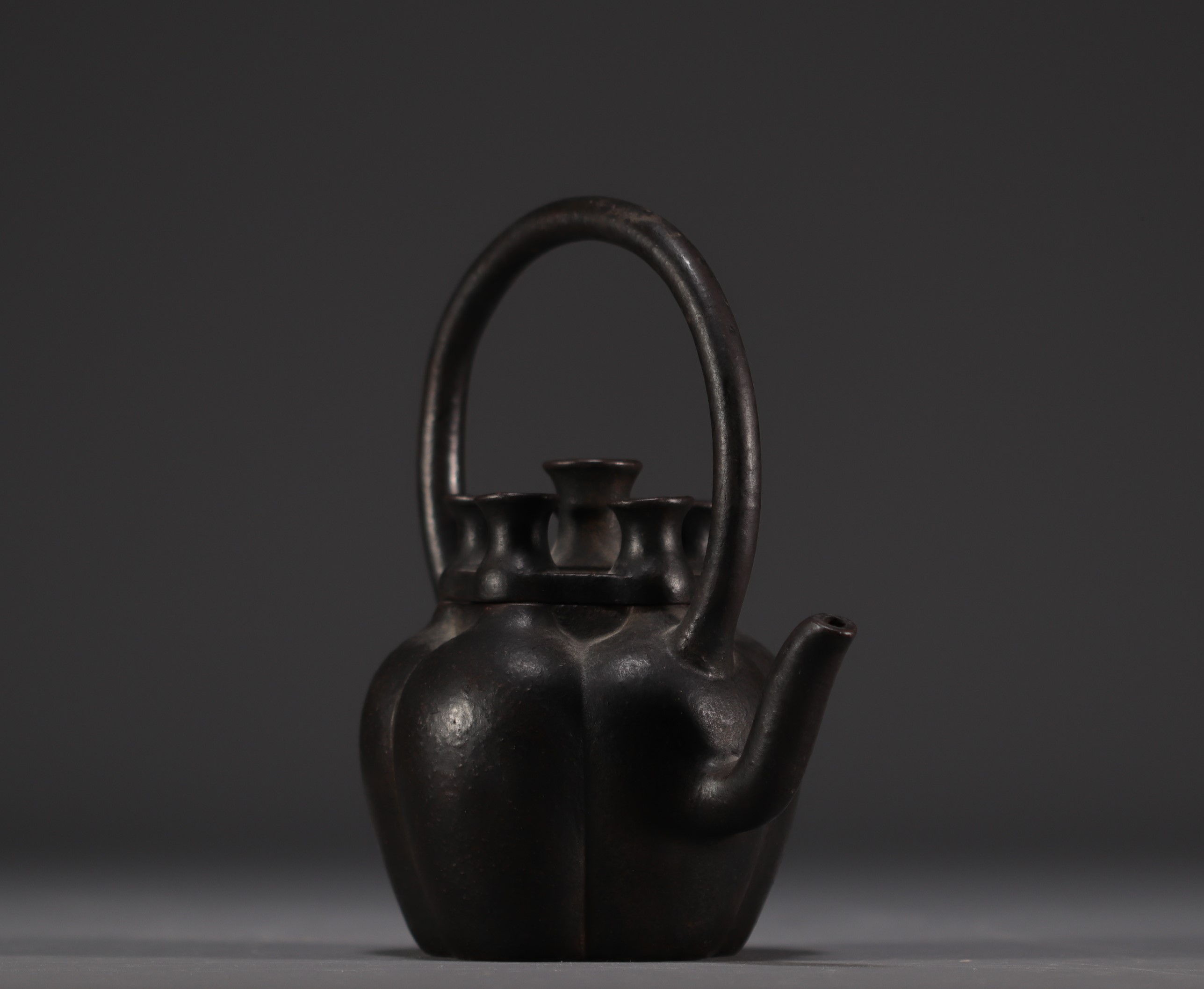 China - Cast iron teapot, calligraphic poem, Ming mark under the piece. - Image 3 of 6