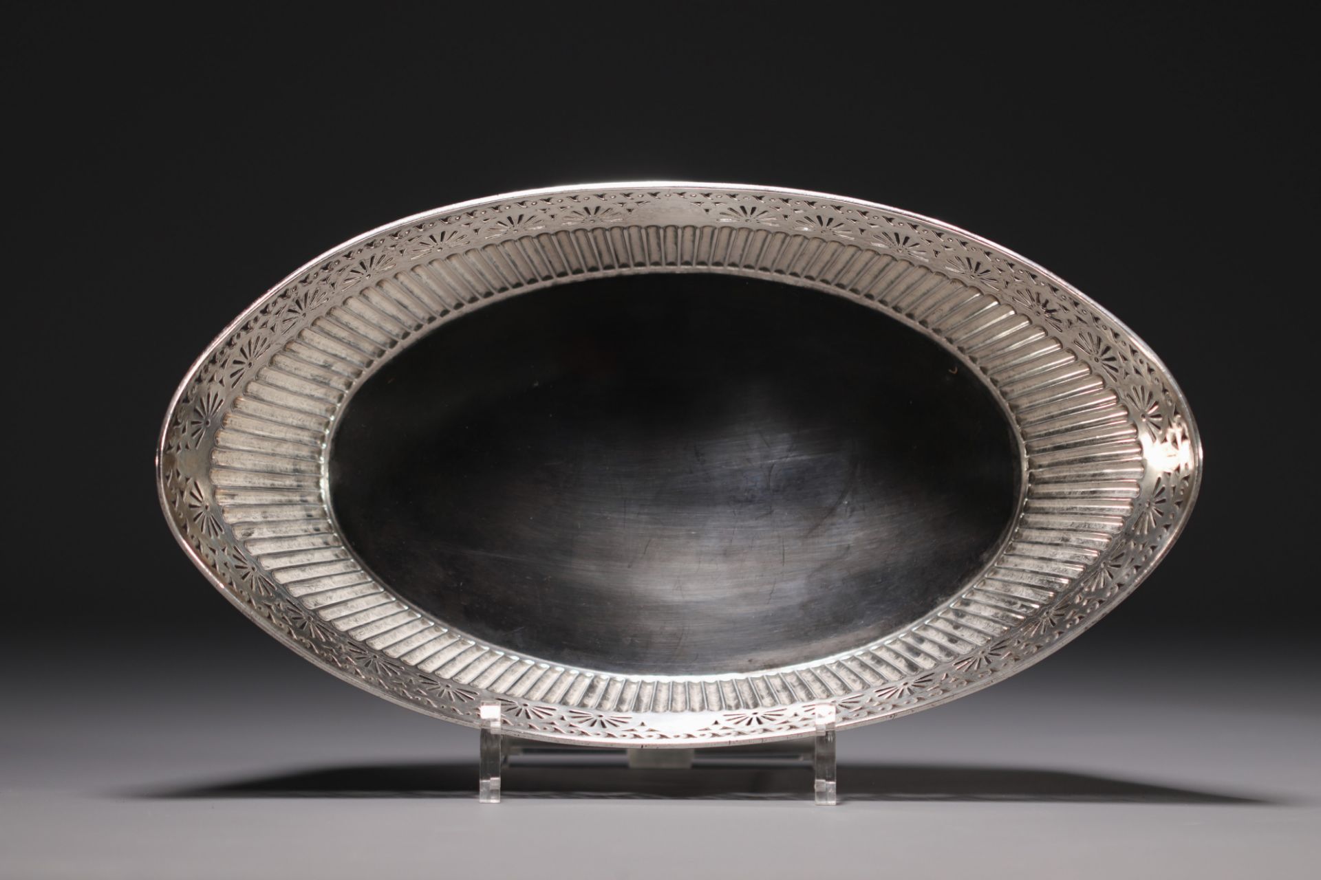 Bread basket in solid silver, hallmarked JD&S. - Image 5 of 6