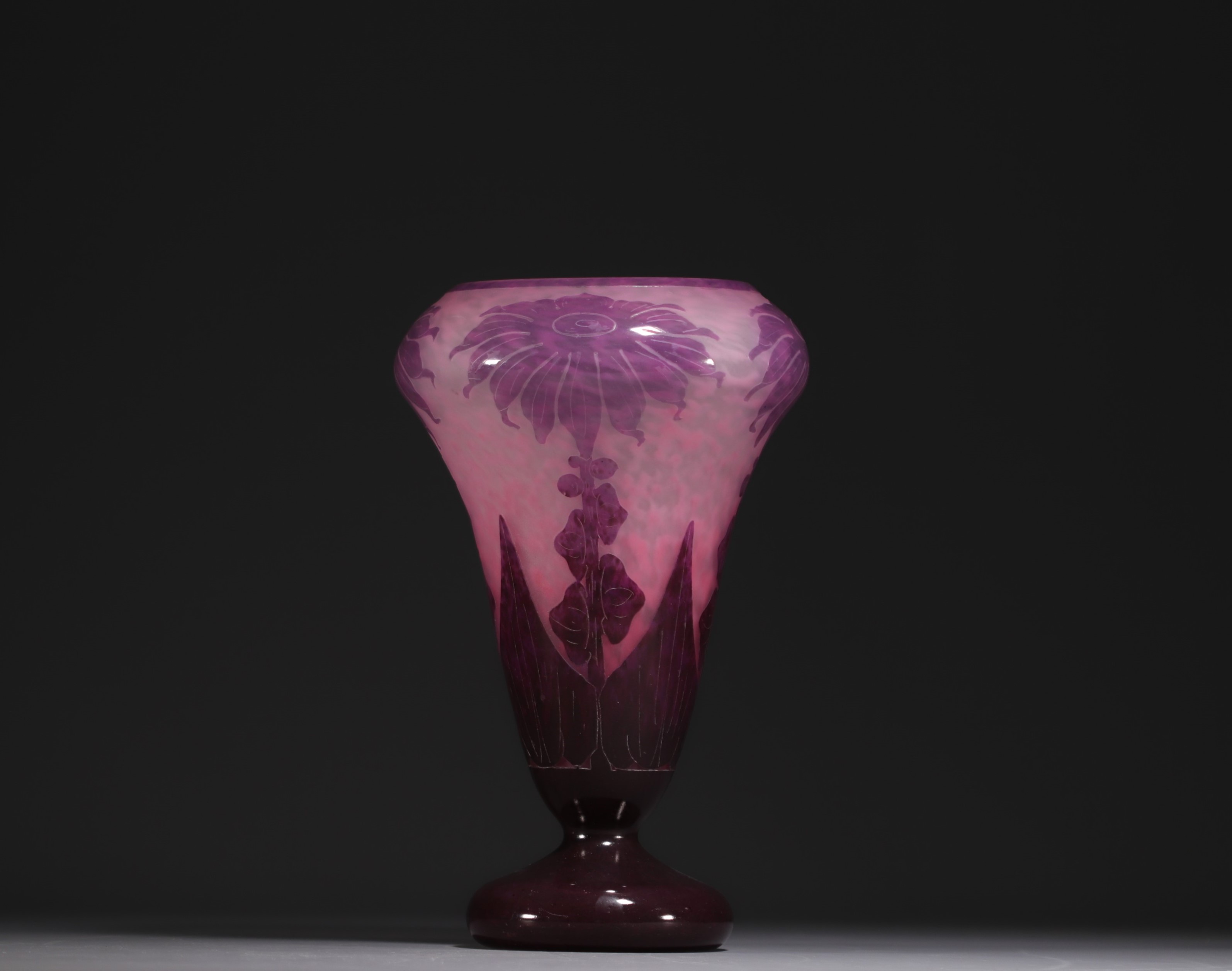 Le Verre Francais - Acid-etched multi-layered glass vase decorated with dahlias, signed on the base. - Image 3 of 4