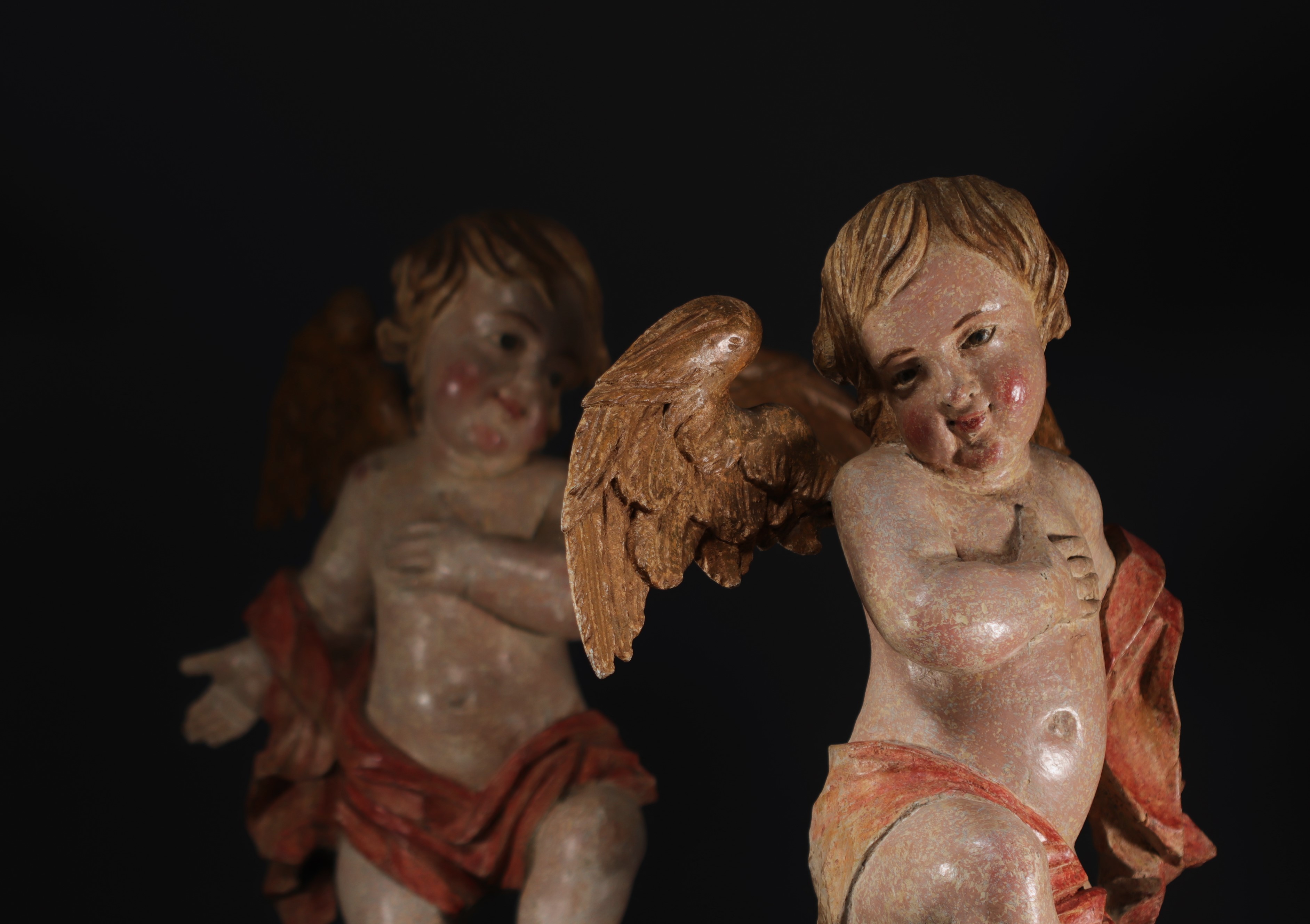 Pair of cherubs in polychrome carved wood, 18th century. - Image 2 of 6
