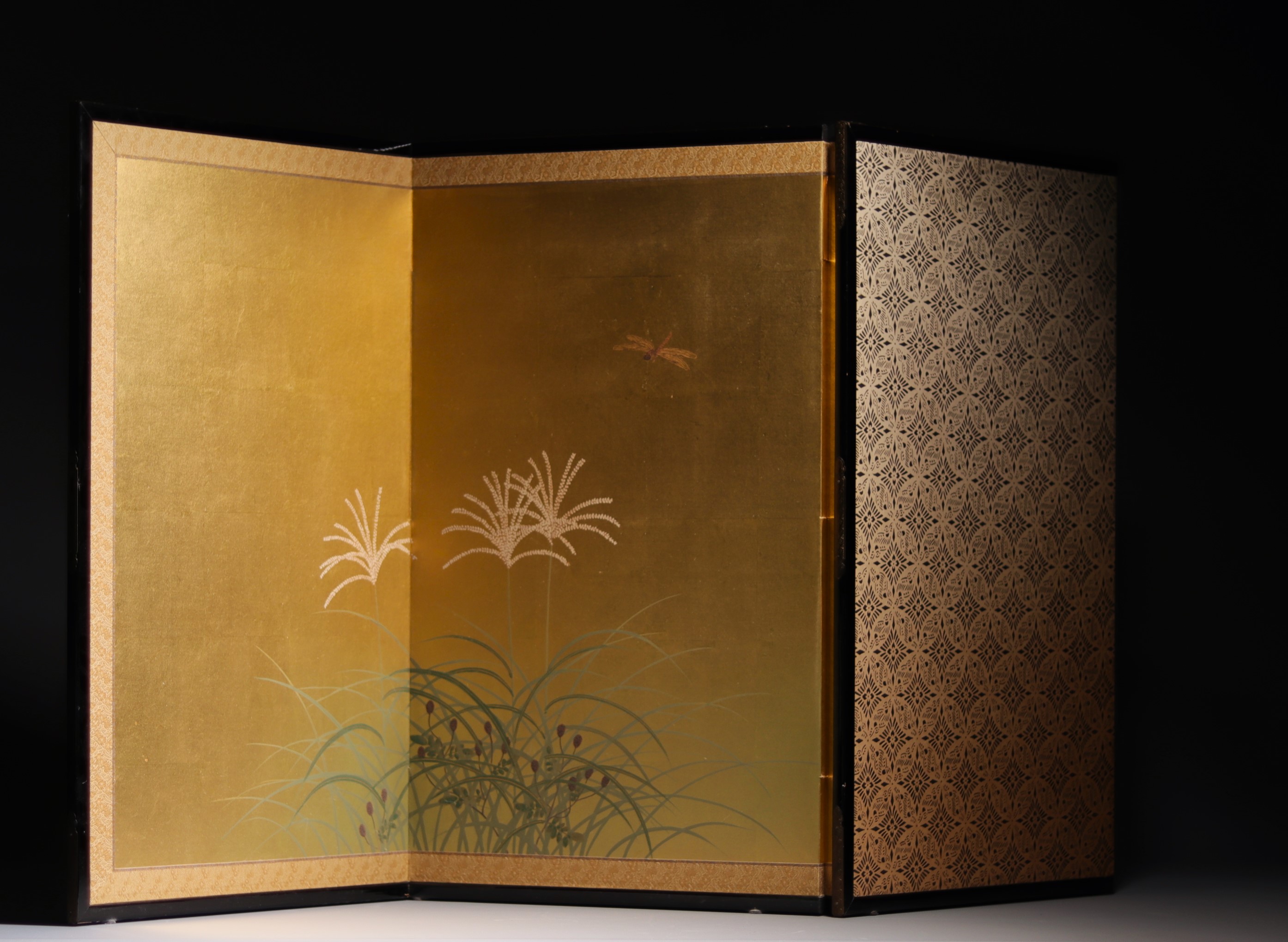 Japan - Gilt-leaf screen with floral decoration. - Image 4 of 5