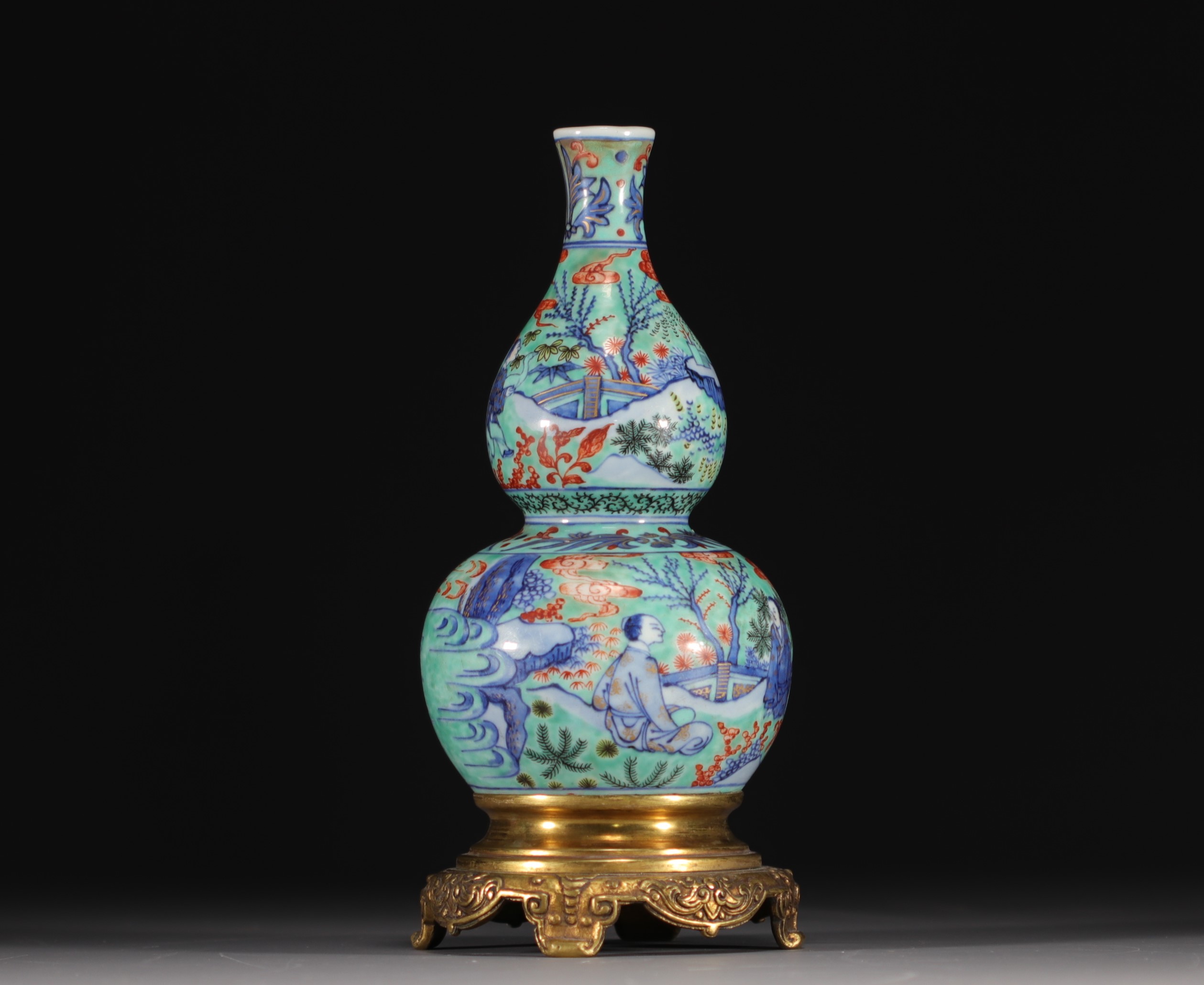 China - Porcelain double gourd vase with figures, gilt bronze mounting, Qing period. - Image 2 of 6