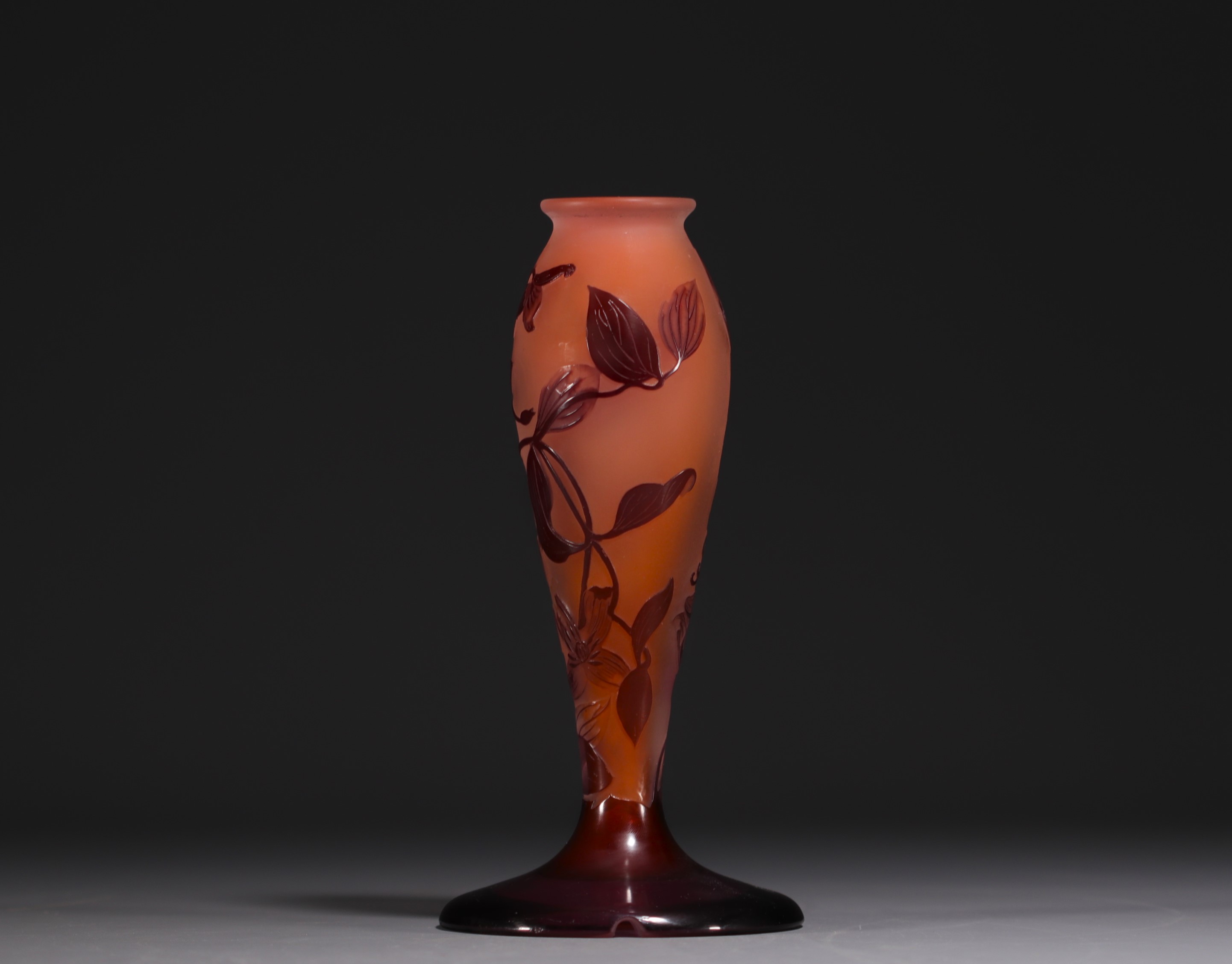 Emile GALLE (1846-1904) Acid-etched multi-layered glass lamp base in shades of orange-pink with flor - Image 2 of 3