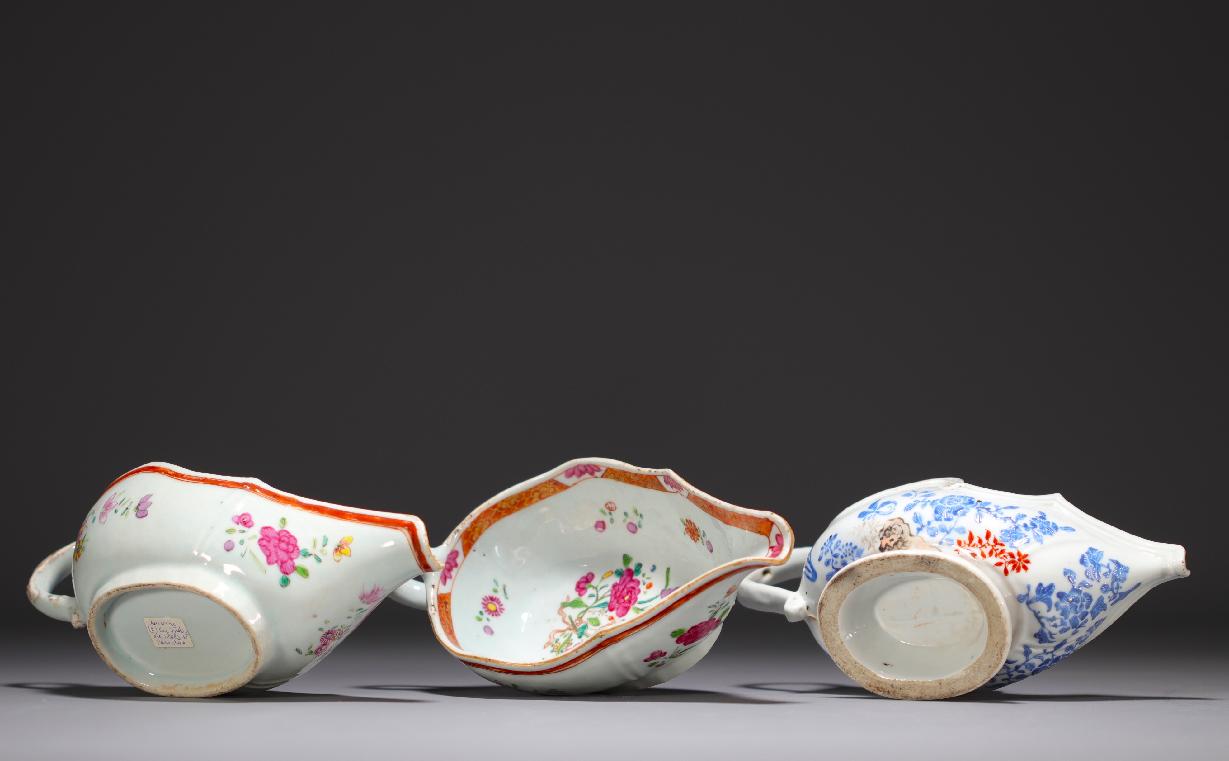 China - Set of three porcelain sauce boats, one blue white and two famille rose, 18th century. - Image 3 of 3