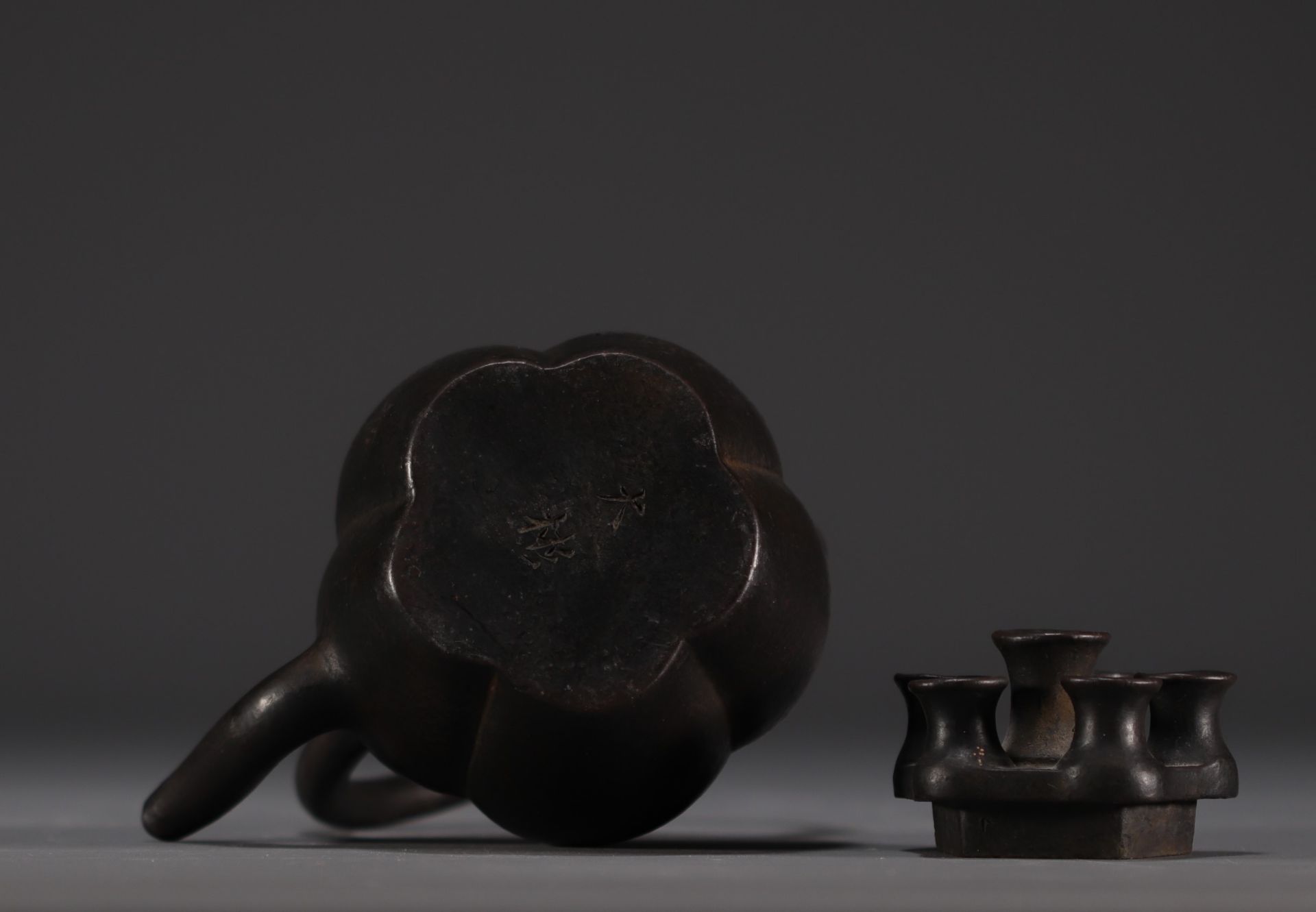 China - Cast iron teapot, calligraphic poem, Ming mark under the piece. - Bild 5 aus 6