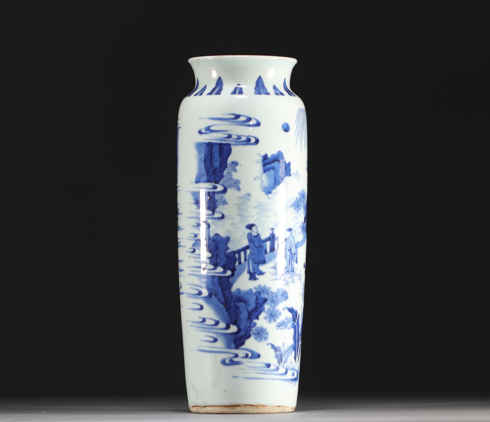 China - Large blue-white porcelain vase with figures, Transition period. - Image 7 of 9