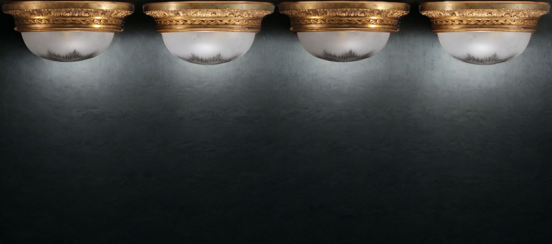 Set of four ormolu ceiling lights and cut crystal bowls. - Bild 4 aus 4