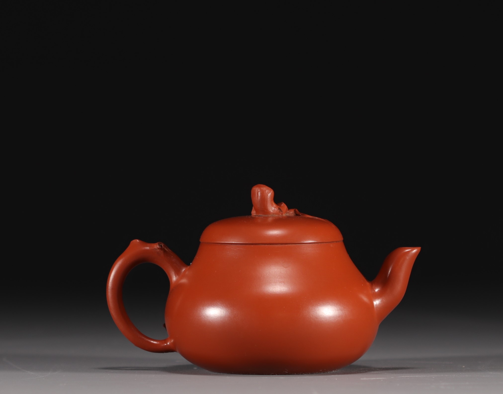 China - Set of two Yixing Chinese teapots. - Image 6 of 9