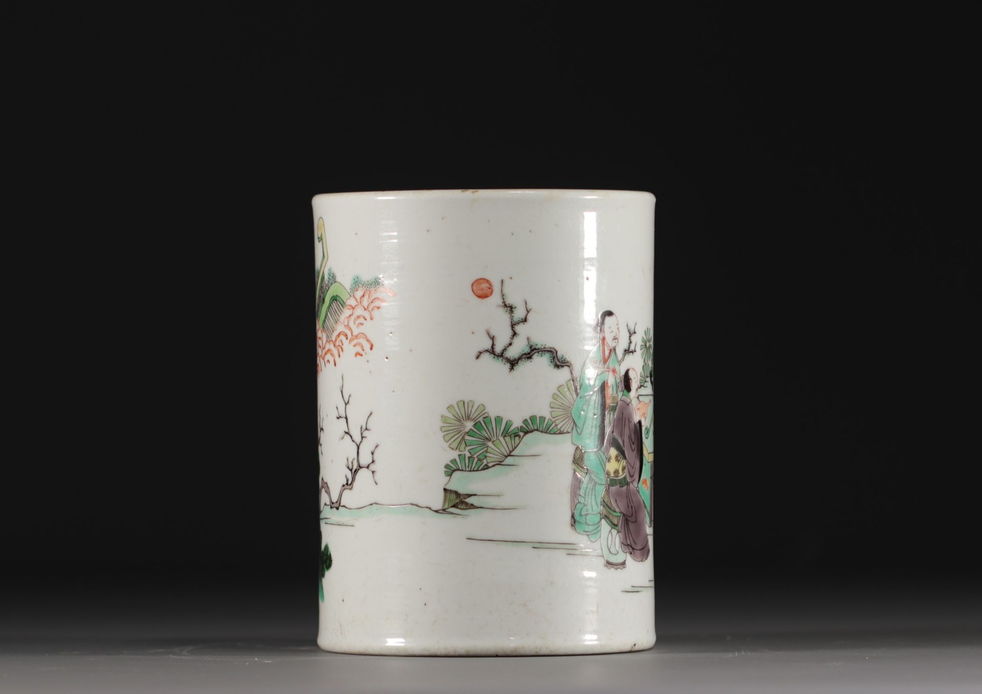 China - Green family porcelain brush pot decorated with figures and landscapes, Kangxi. - Bild 4 aus 7