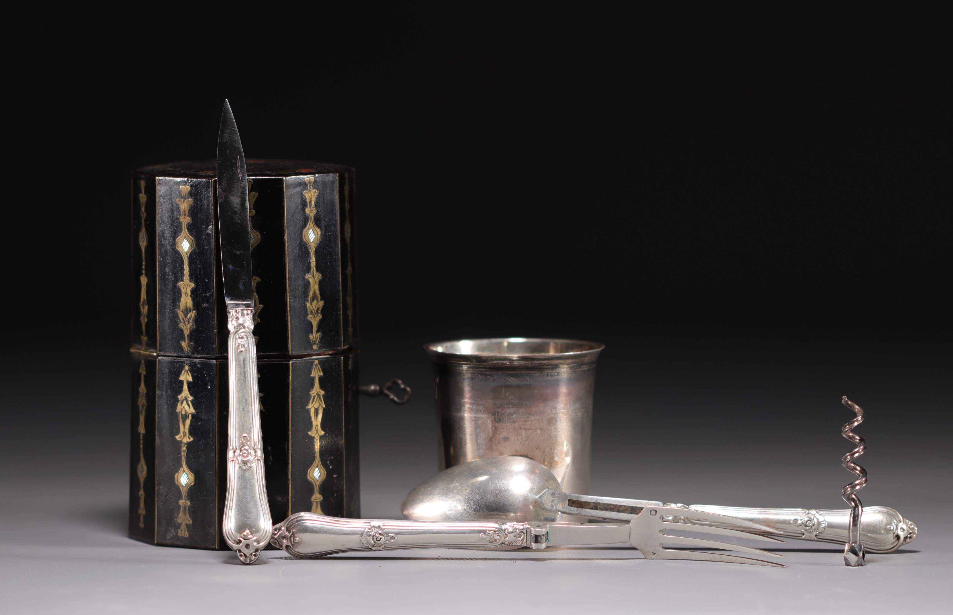 Rare veneered and marquetry travel box, silver cutlery and tumbler, 19th century. - Image 3 of 6