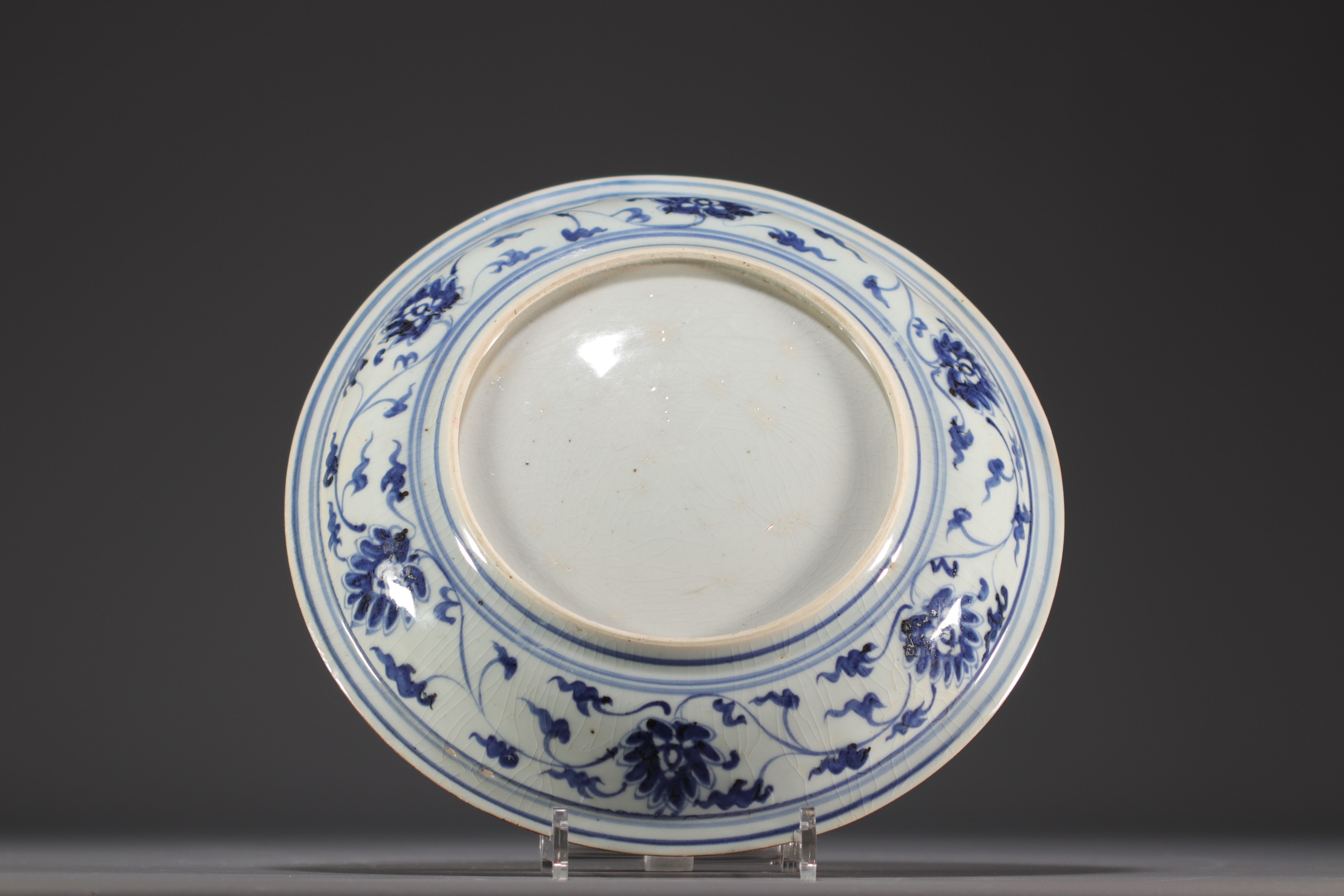 China - Rare blue-white porcelain plate with goat design, Ming period. - Image 2 of 2