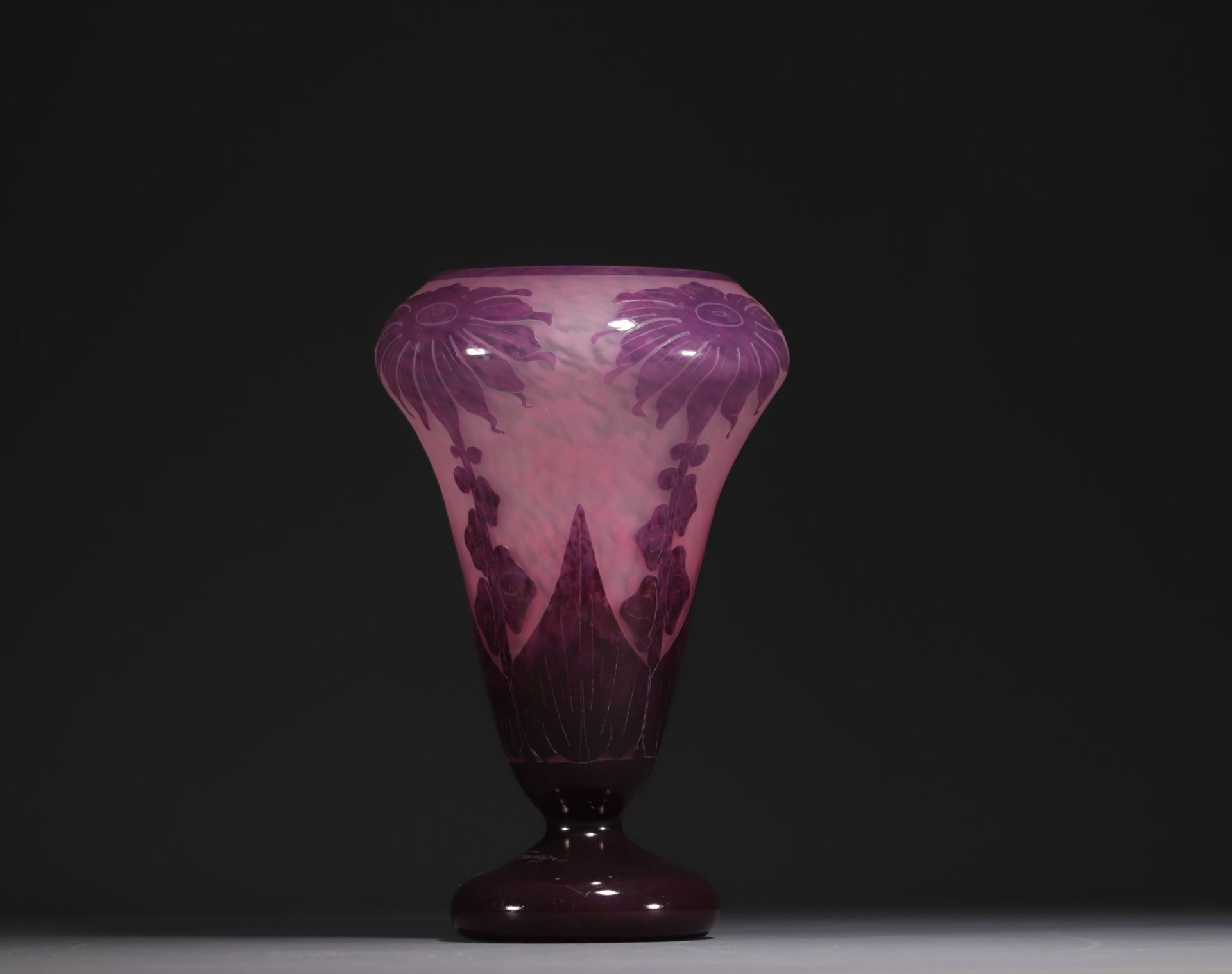 Le Verre Francais - Acid-etched multi-layered glass vase decorated with dahlias, signed on the base. - Image 2 of 4