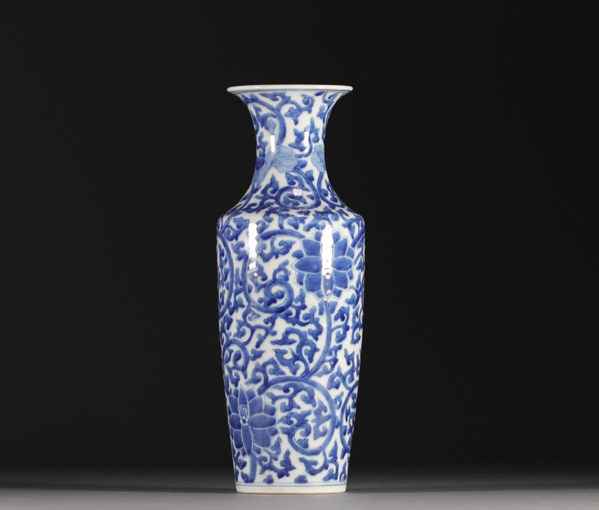 China - A white-blue porcelain baluster vase decorated with lotus flowers, double circle mark, Qing  - Image 3 of 5