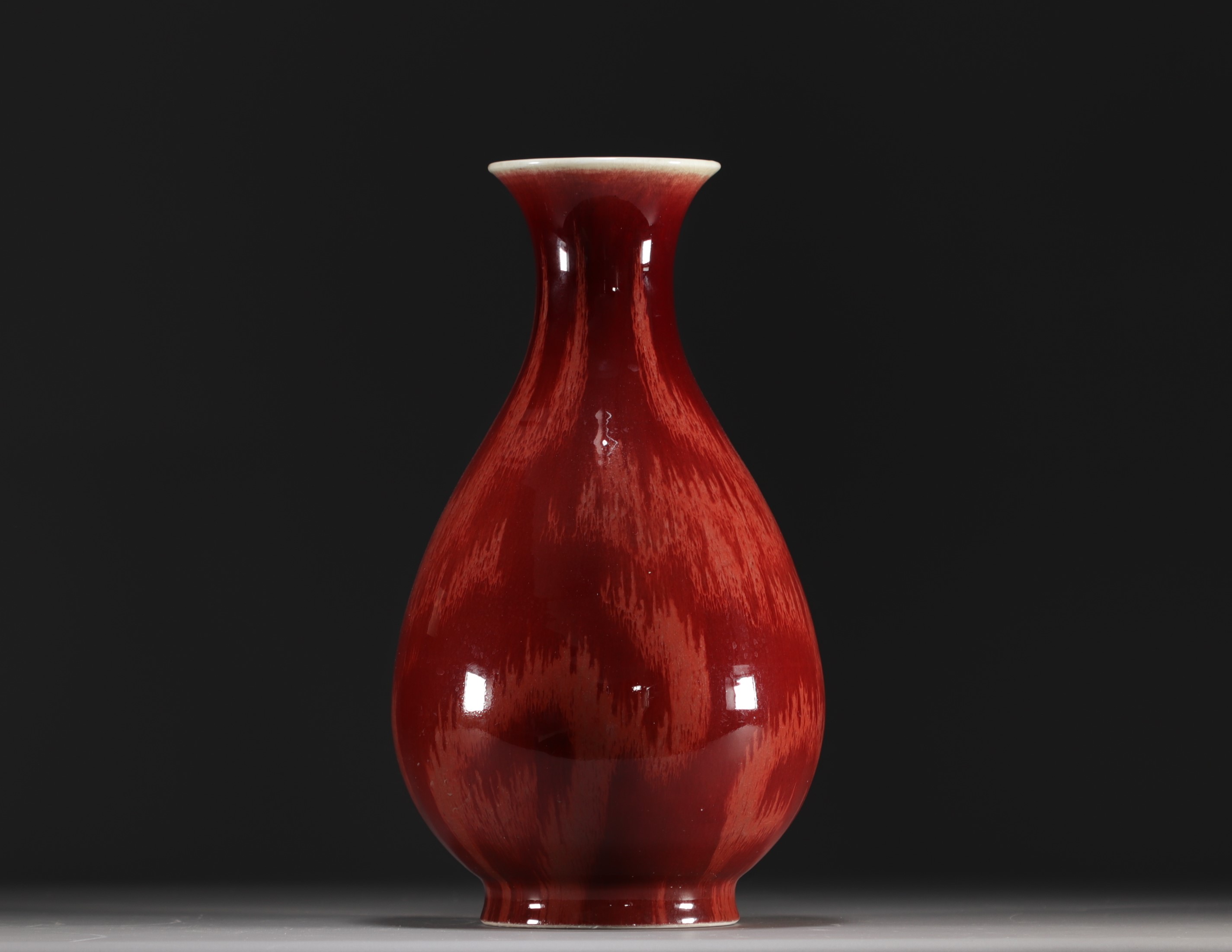 China - Oxblood porcelain vase, Qing period. - Image 3 of 5