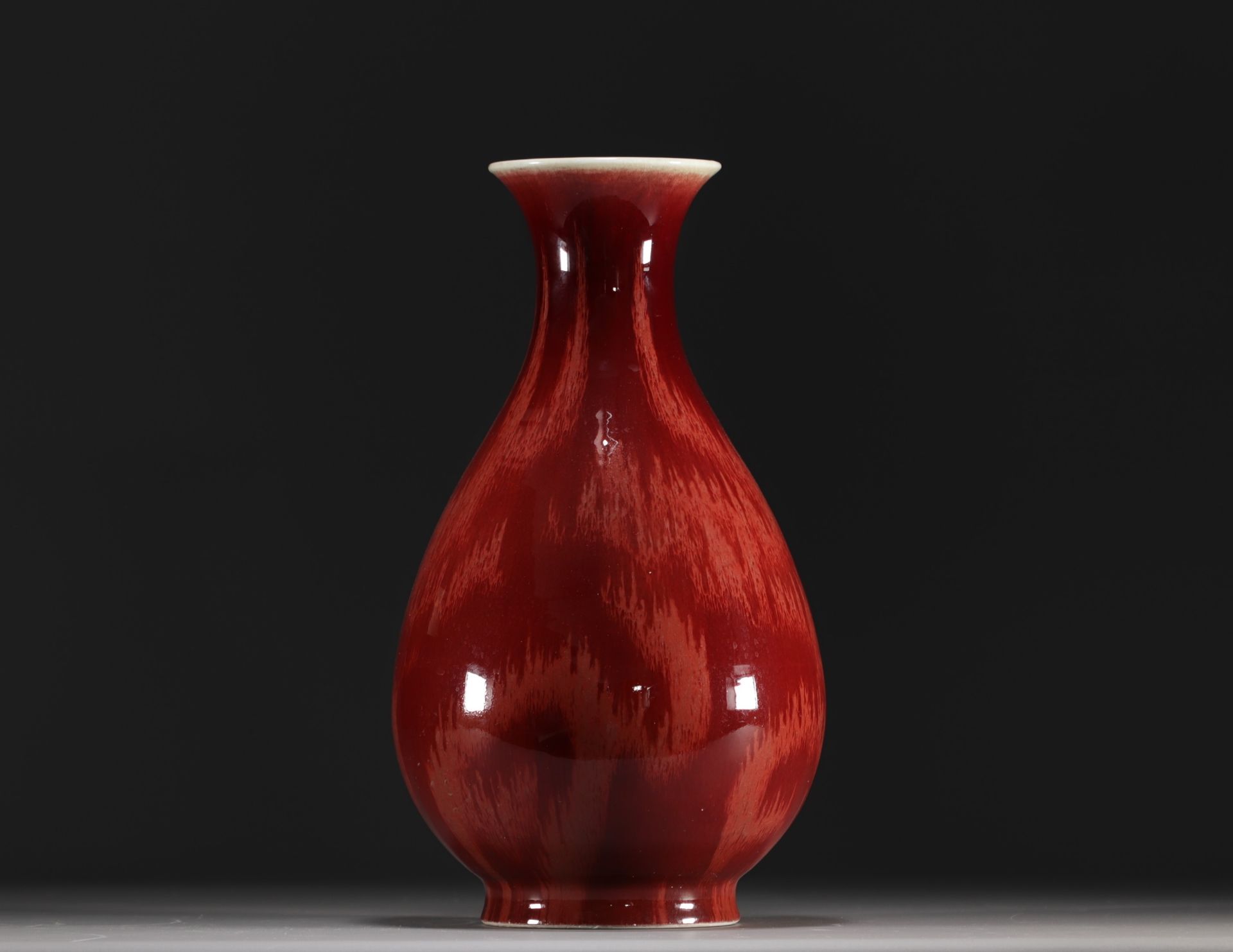 China - Oxblood porcelain vase, Qing period. - Bild 3 aus 5