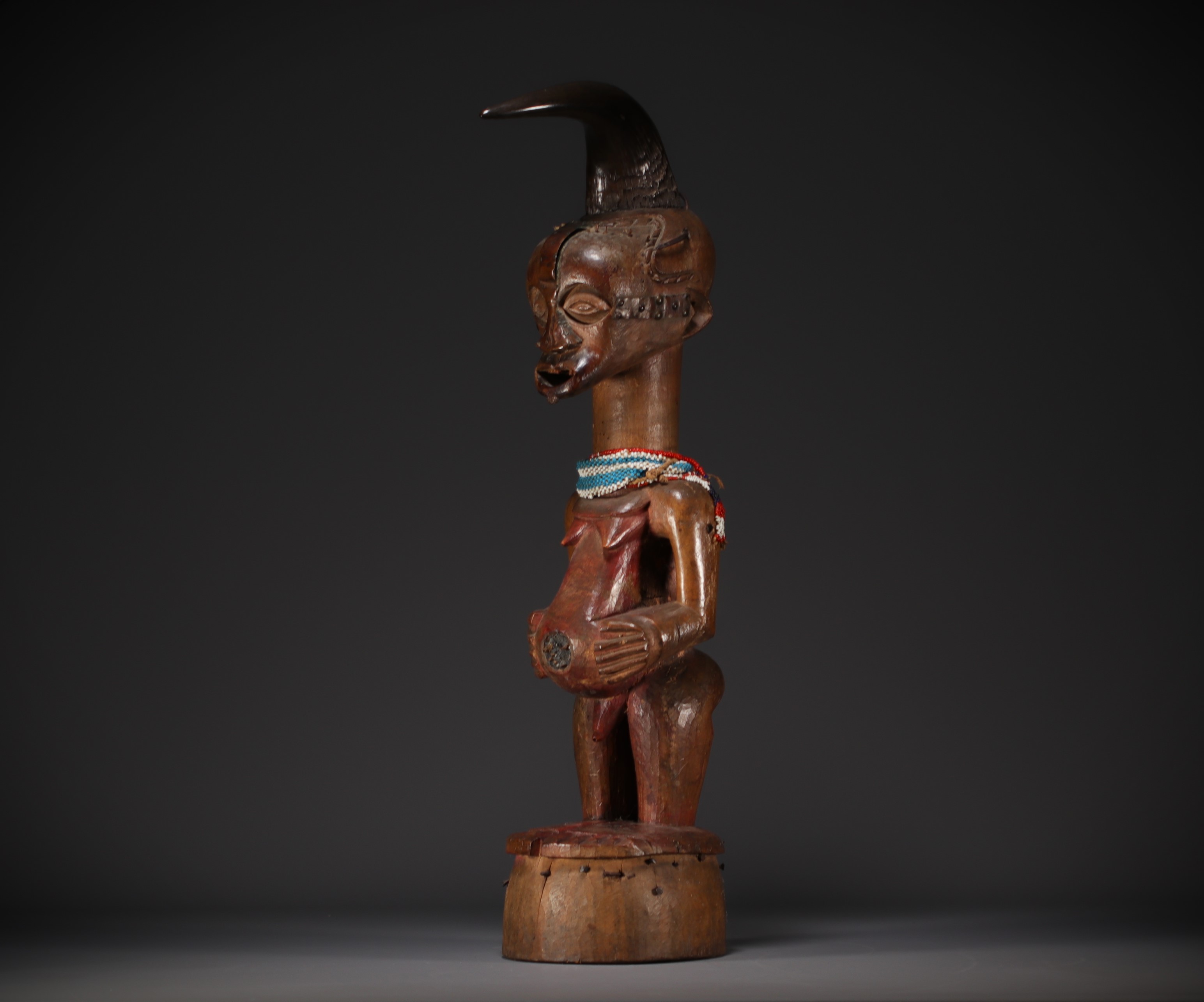 Important SONGYE male statue from the TSHOFA region, collected around 1900. - Image 3 of 9