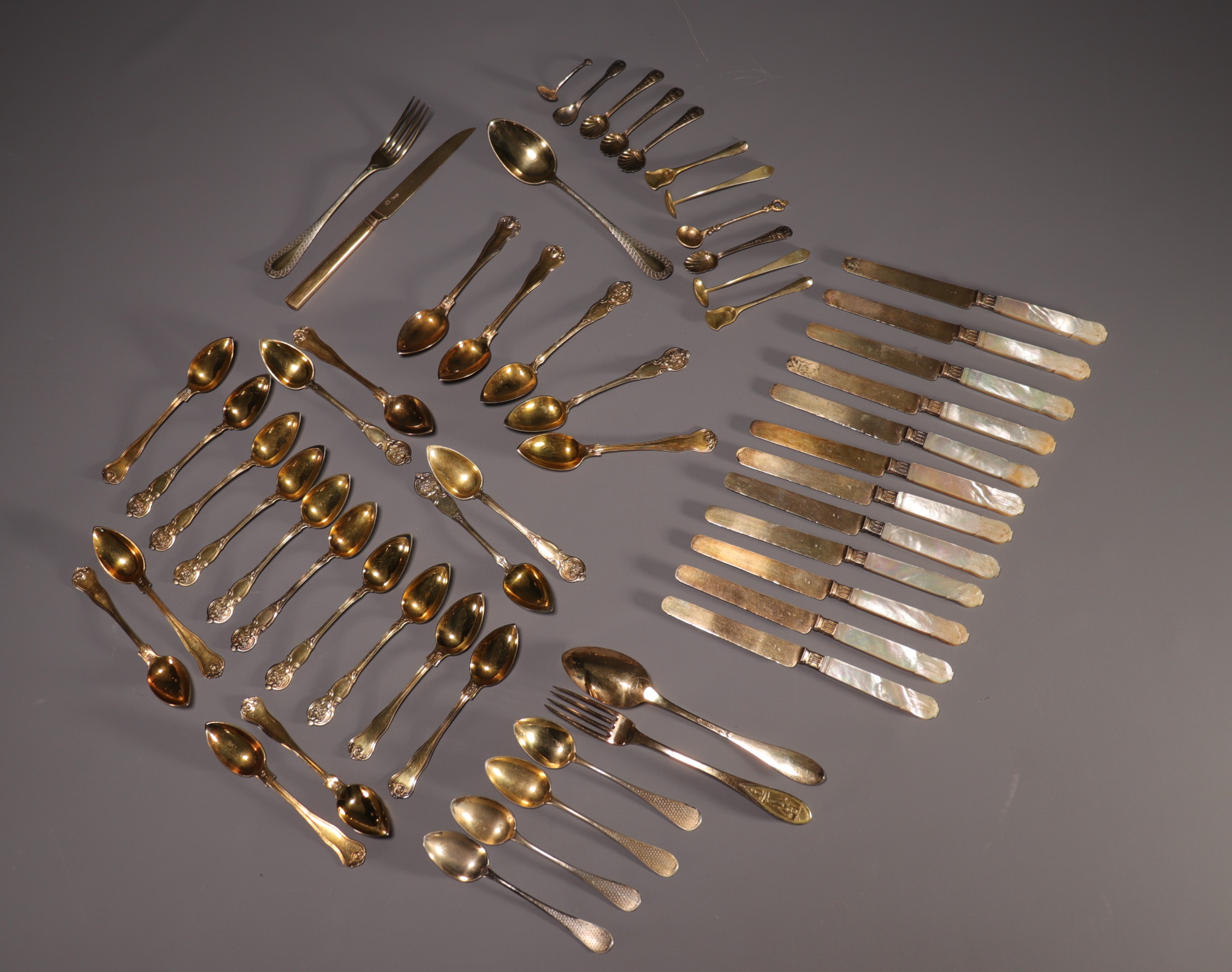 Set of various pieces of cutlery in vermeil weighing 1250gr.