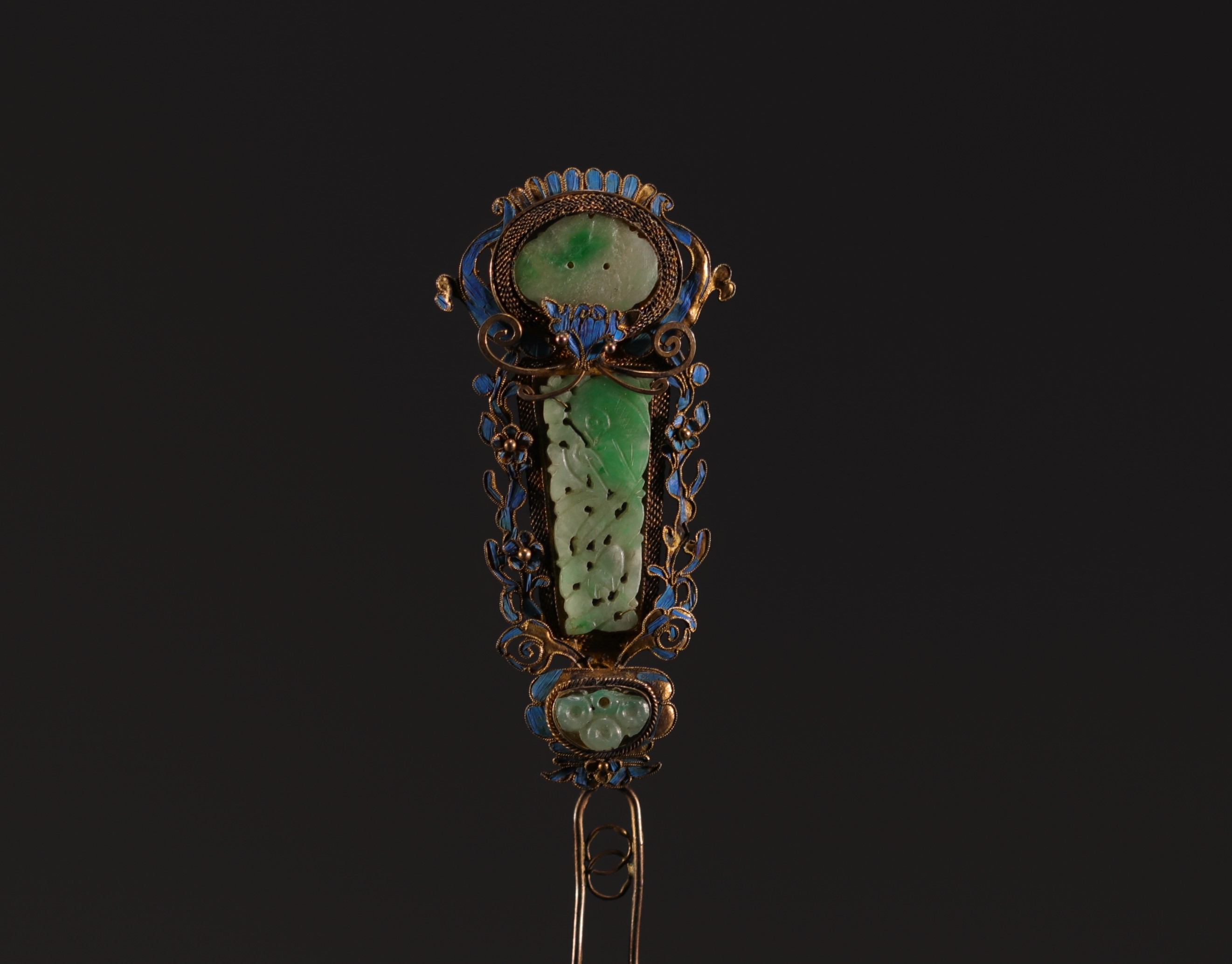 China - Cloisonne enamel and green jade hairpin with feather design, Qing period.