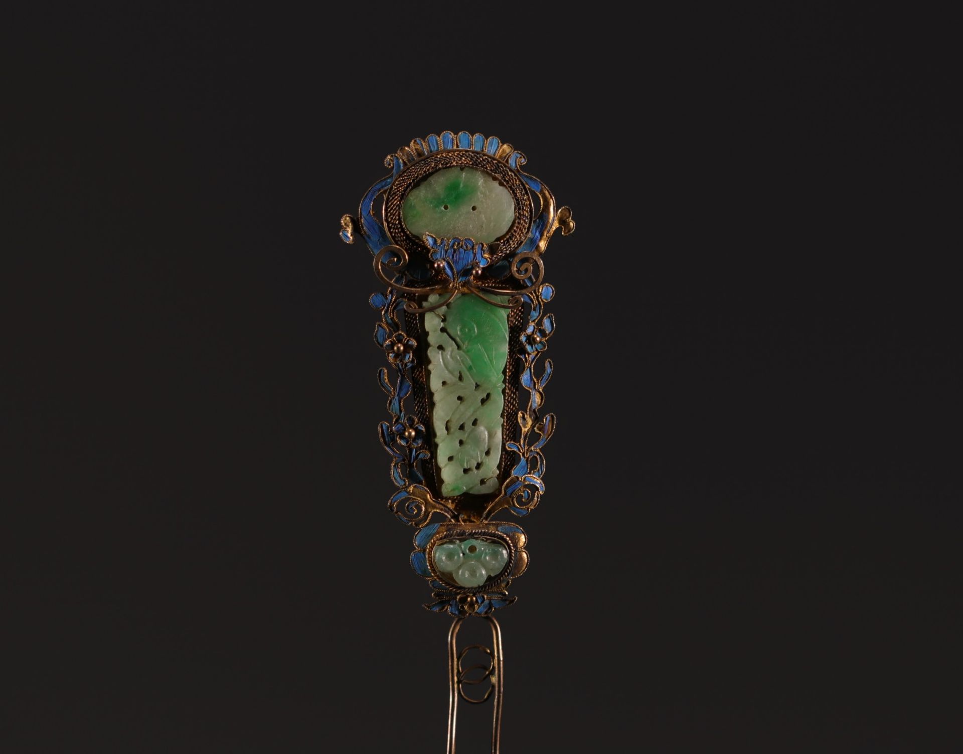 China - Cloisonne enamel and green jade hairpin with feather design, Qing period.