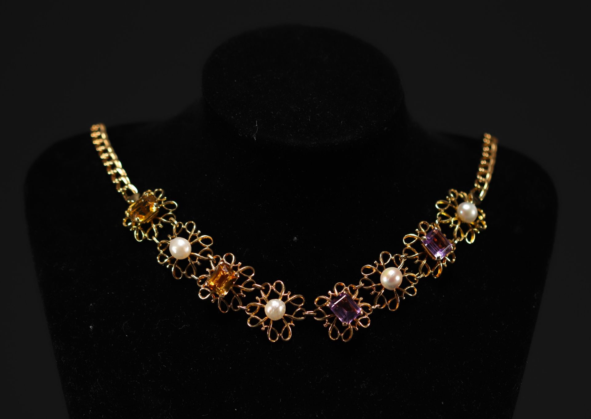 Necklace in 18k yellow gold, amethyst, octagon-cut yellow sapphire and natural pearls. - Image 4 of 4