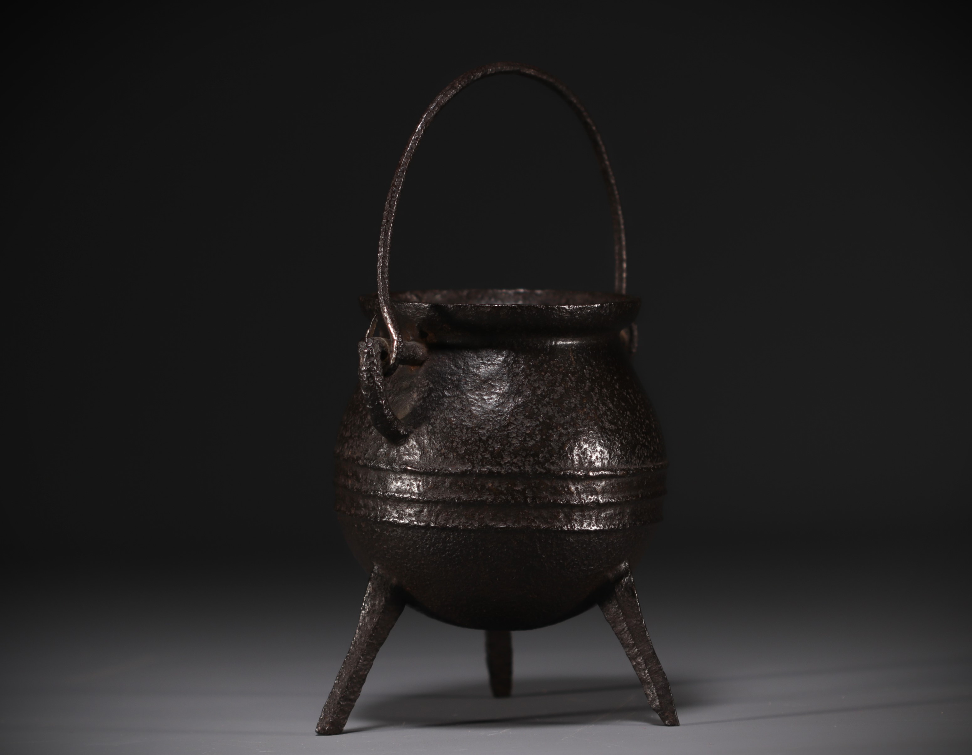 17th century cast iron tripod hearth cauldron. - Image 2 of 4