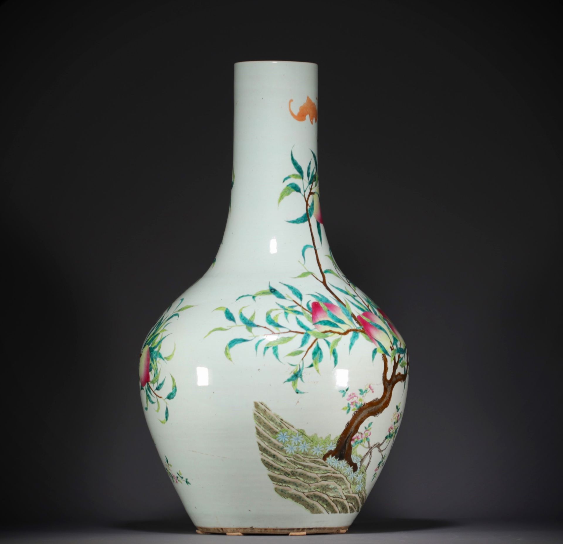 China - Imposing famille rose porcelain vase with nine peaches design, Qing dynasty. (100cm high) - Bild 3 aus 13