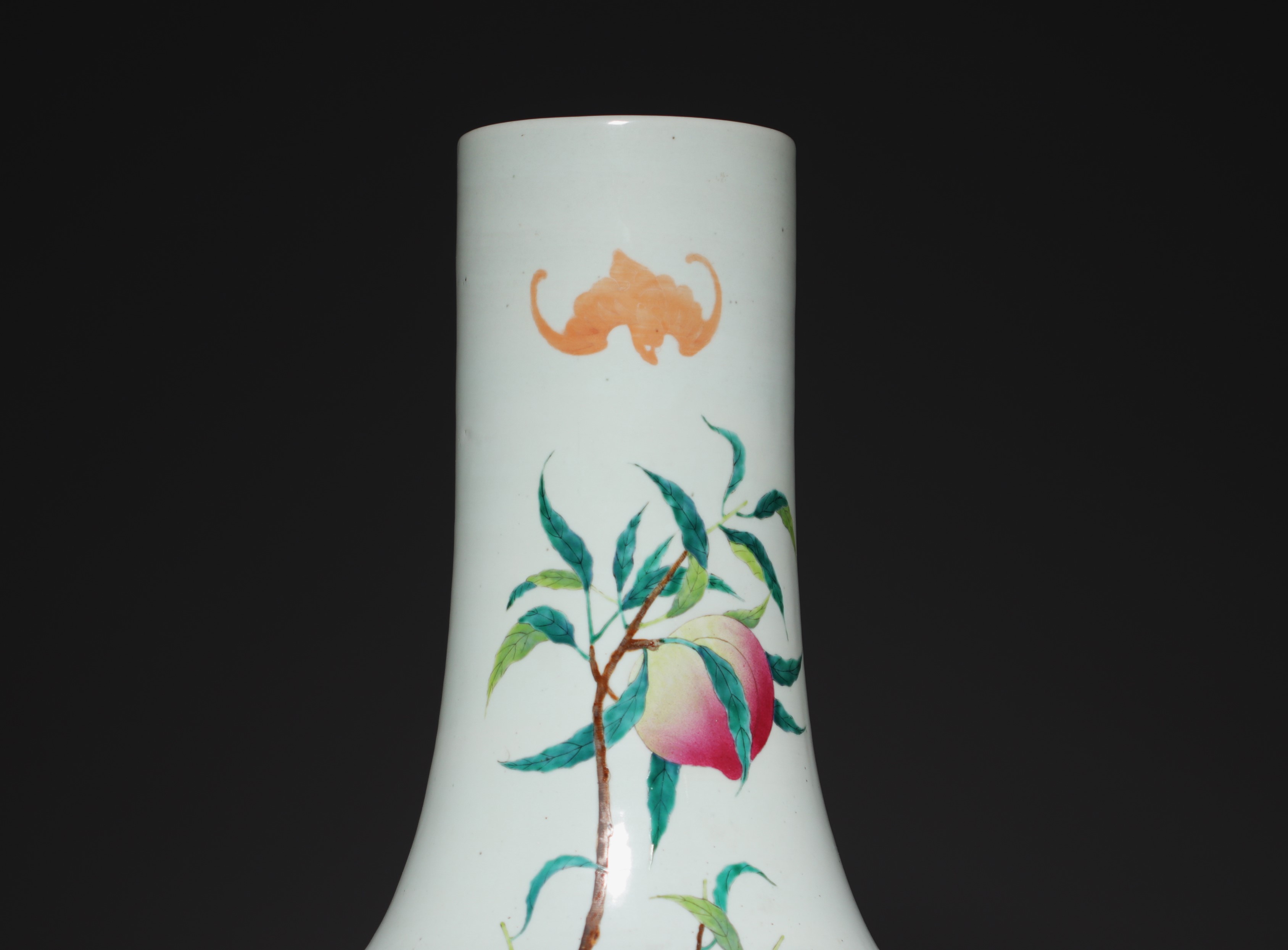 China - Imposing famille rose porcelain vase with nine peaches design, Qing dynasty. (100cm high) - Image 7 of 13