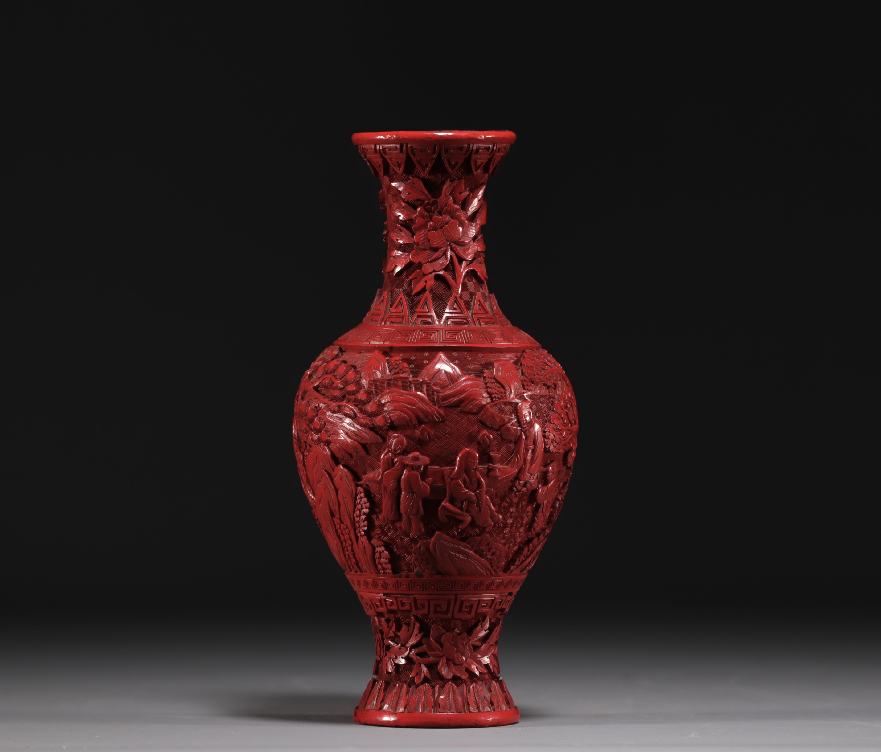 China - An antique cinnabar lacquer vase decorated with figures. - Image 5 of 6