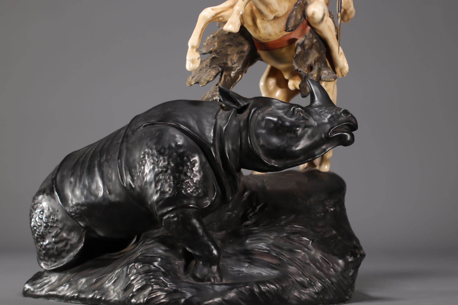 Eduard STELLMACHER (1868-1945) "Rhinoceros Hunt" Ceramic sculpture for the Teplitz factory - Bild 6 aus 7
