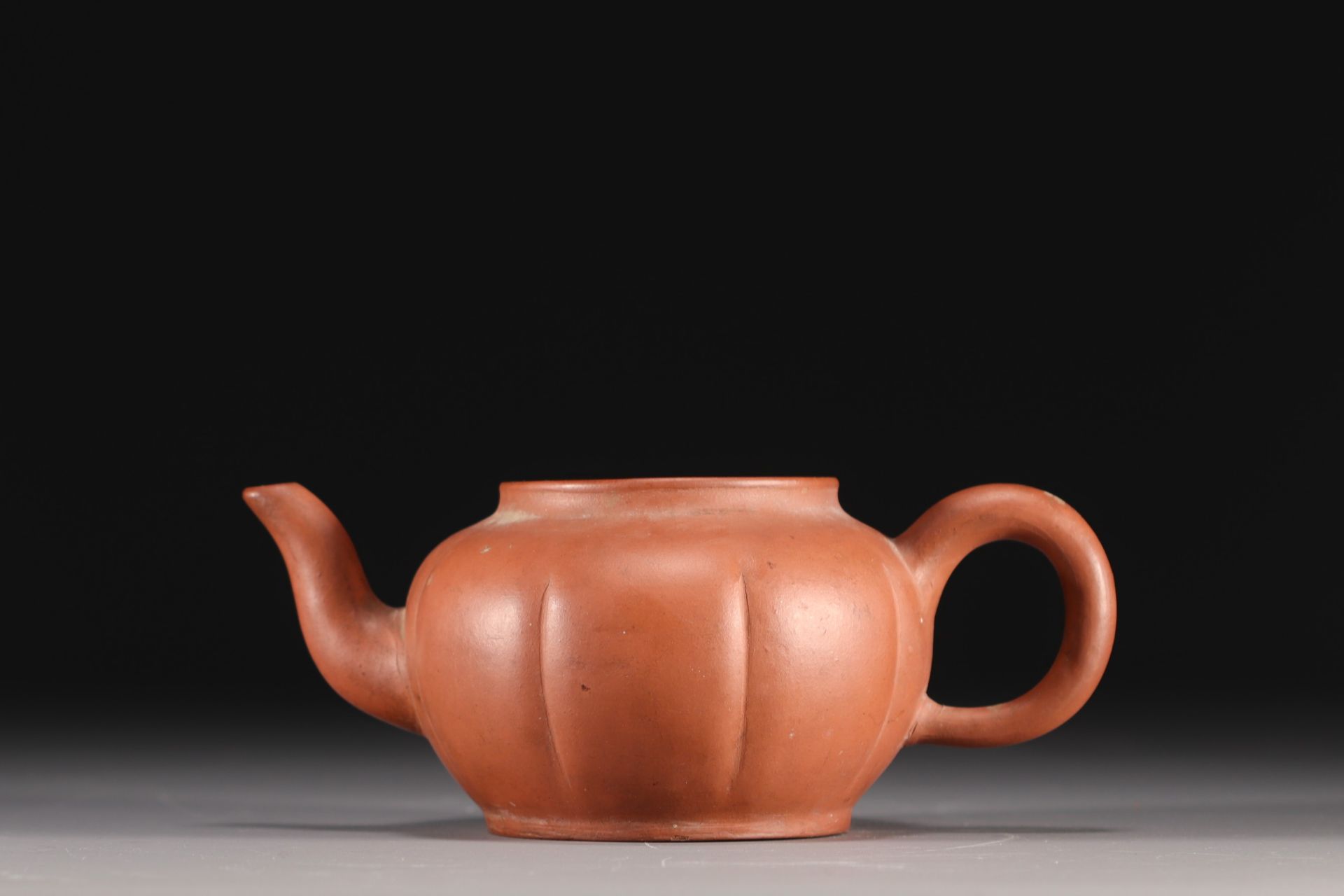 China - Set of two Yixing Chinese teapots. - Image 4 of 9