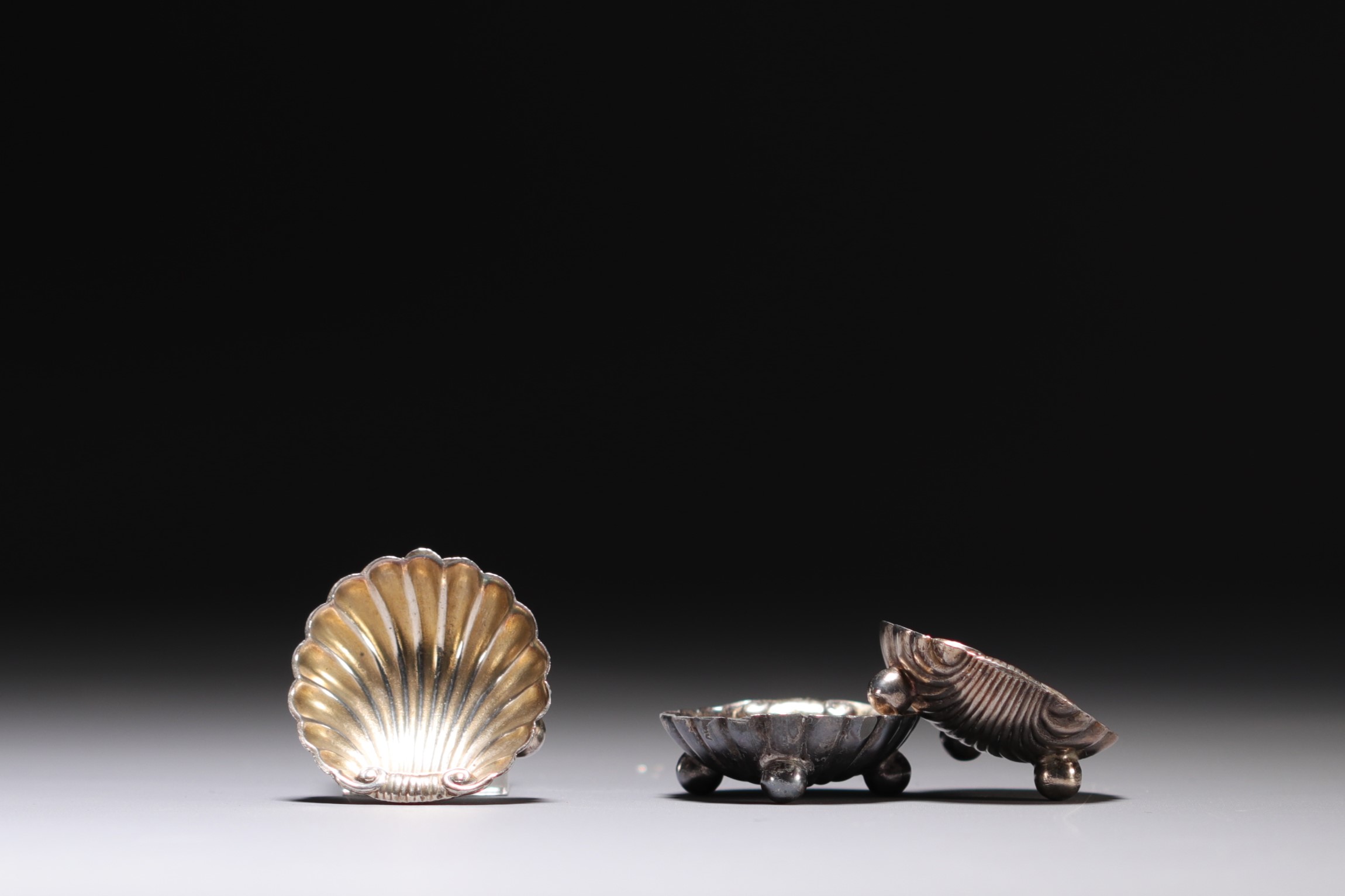 Set of four silver and three silver-plated metal salad bowls. 19th and 20th century. - Image 3 of 3