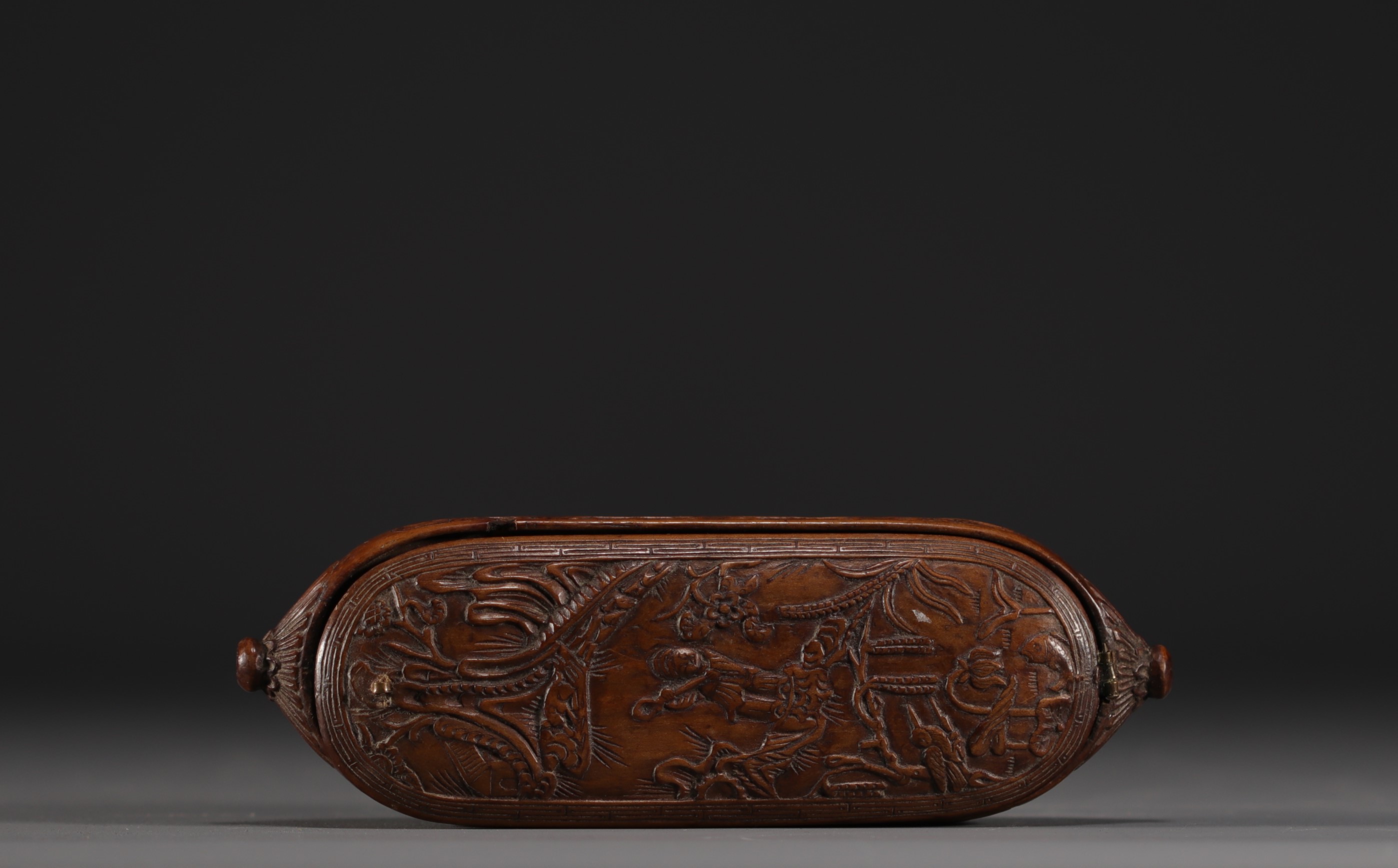 China - Carved wooden spectacle case decorated with characters and a village. - Image 2 of 4