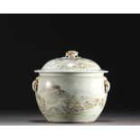 China - Tureen made of porcelain decorated with landscapes, 19th century.
