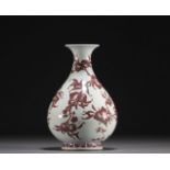 China - Porcelain vase decorated with iron-red peaches, Qing period.